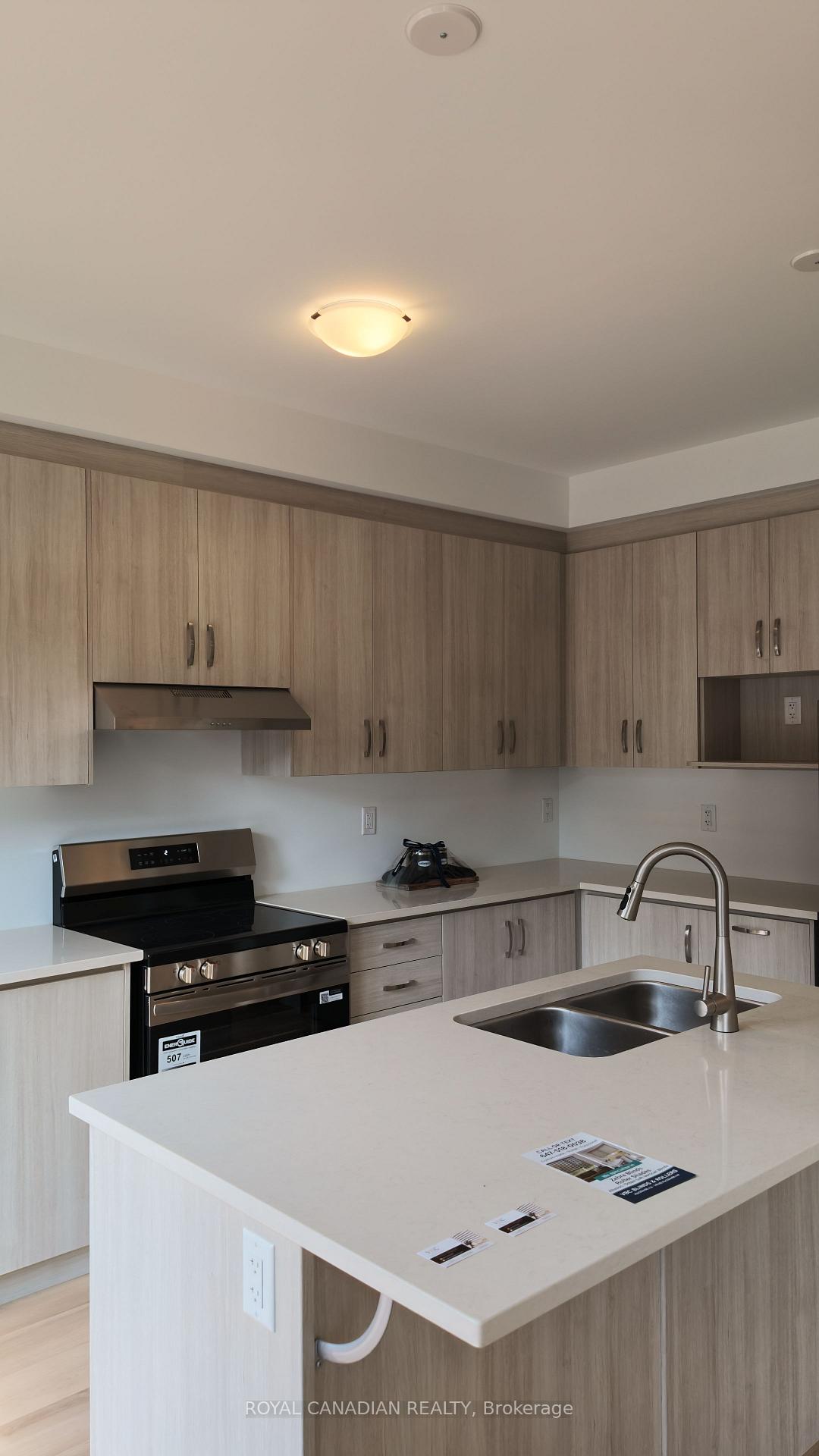Photo 20 of 123 Vinewood Crescent, Barrie, Rural Barrie Southeast — HOMEH