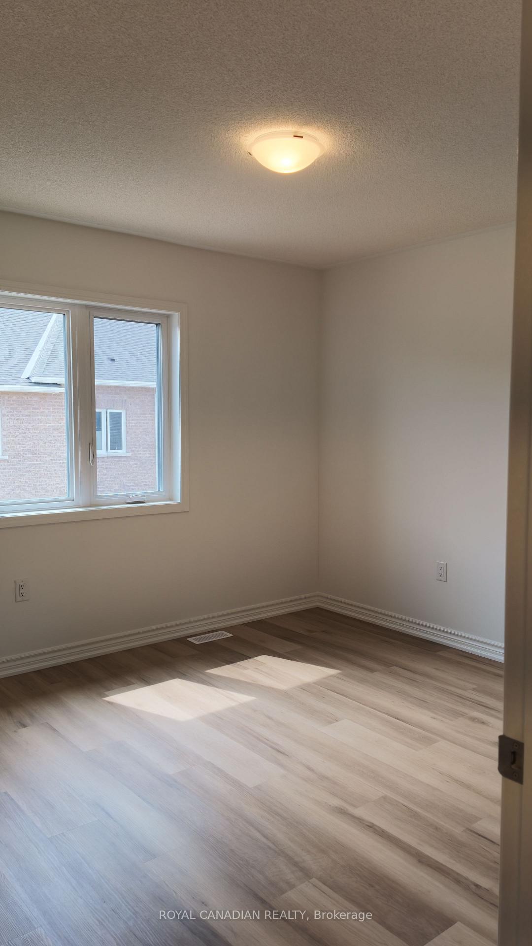 Photo 53 of 123 Vinewood Crescent, Barrie, Rural Barrie Southeast — HOMEH