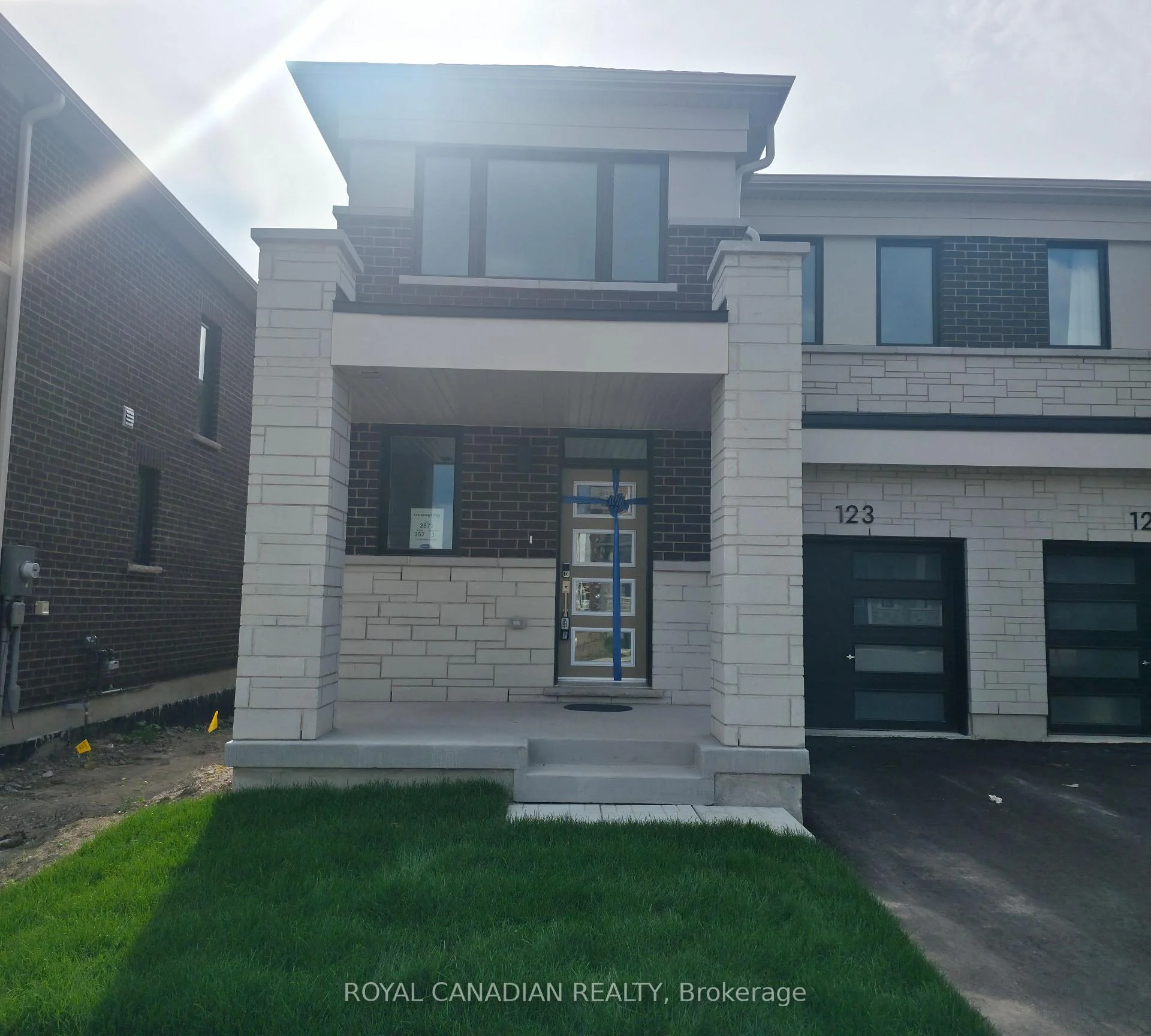 Photo 5 of 123 Vinewood Crescent, Barrie, Rural Barrie Southeast — HOMEH