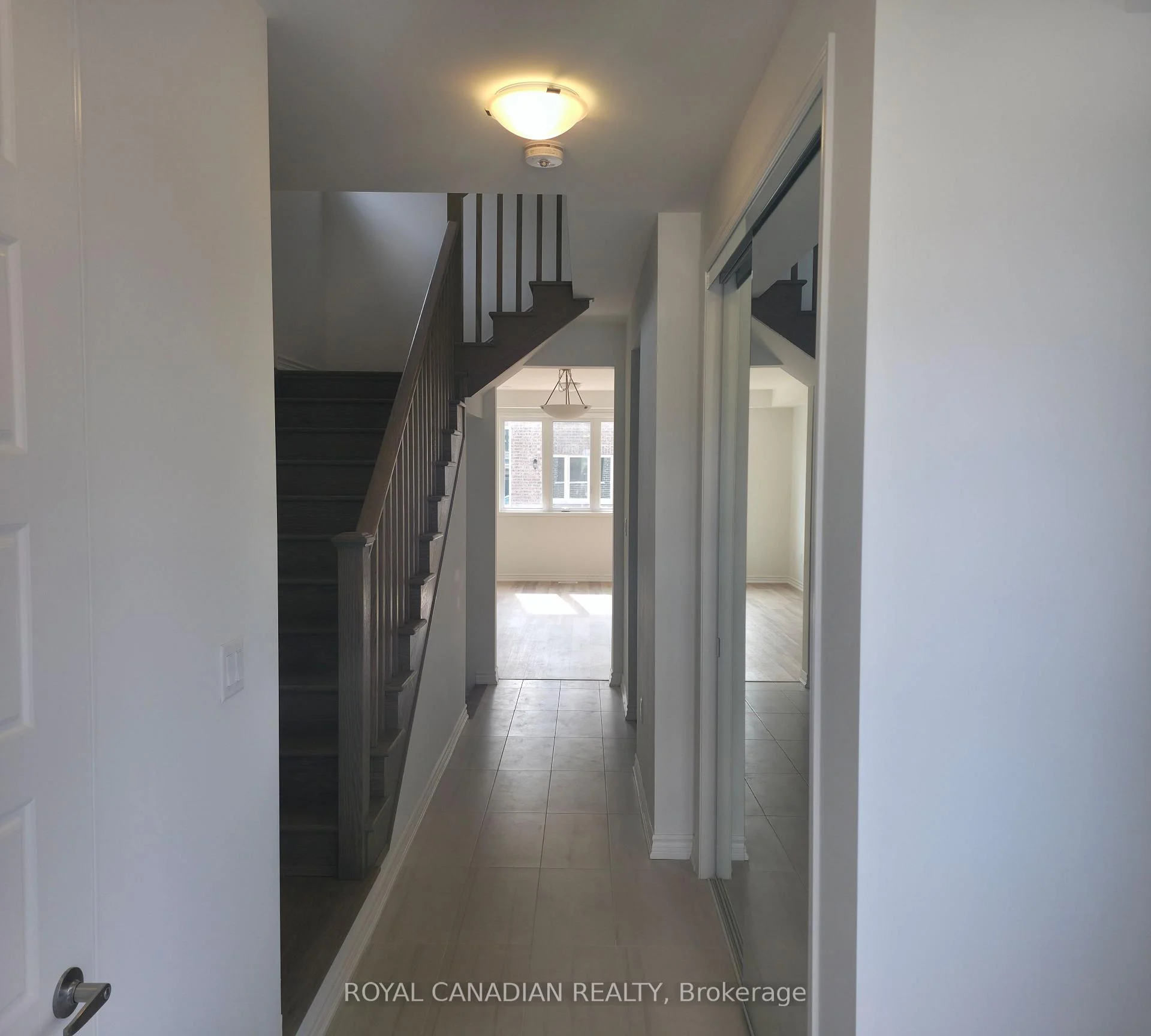 Photo 9 of 123 Vinewood Crescent, Barrie, Rural Barrie Southeast — HOMEH