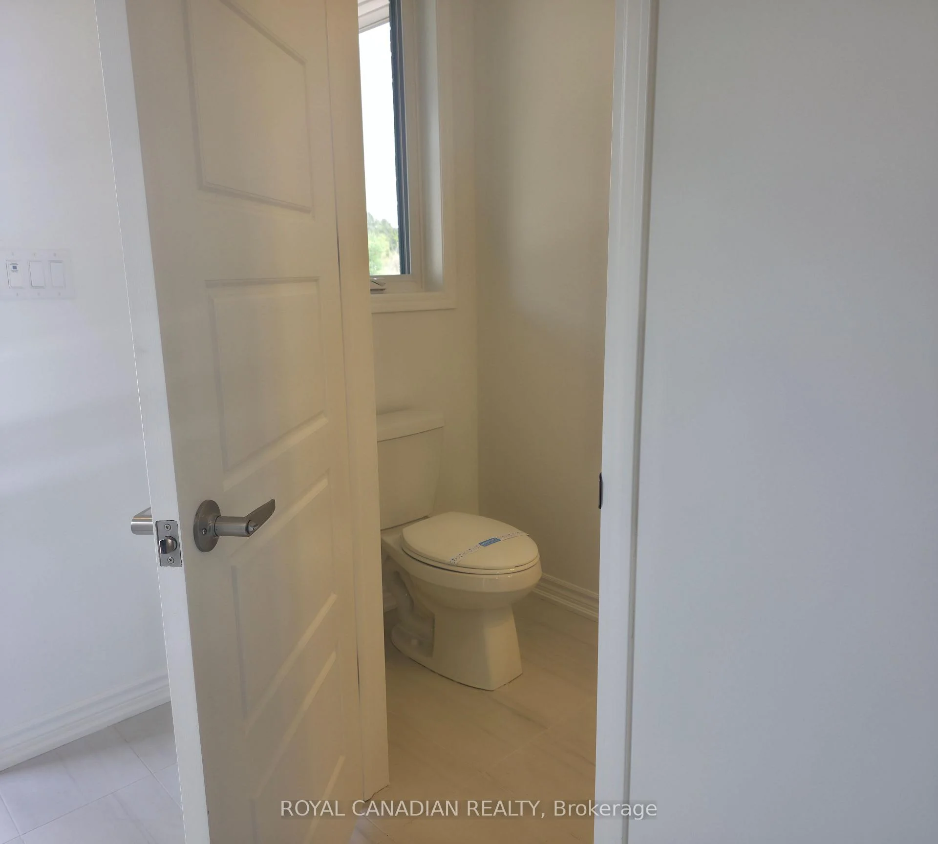Photo 11 of 123 Vinewood Crescent, Barrie, Rural Barrie Southeast — HOMEH