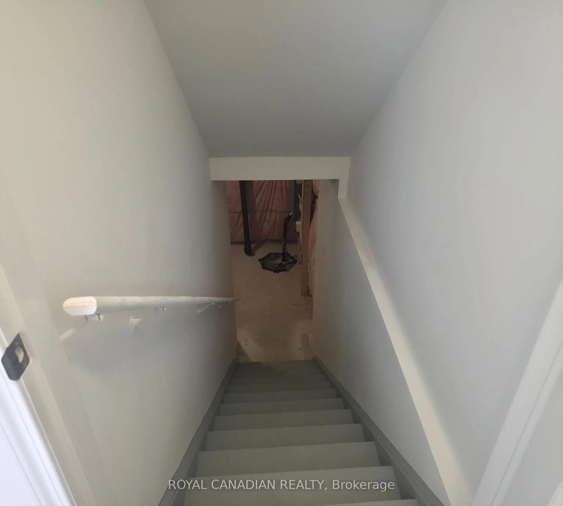 Photo 13 of 123 Vinewood Crescent, Barrie, Rural Barrie Southeast — HOMEH