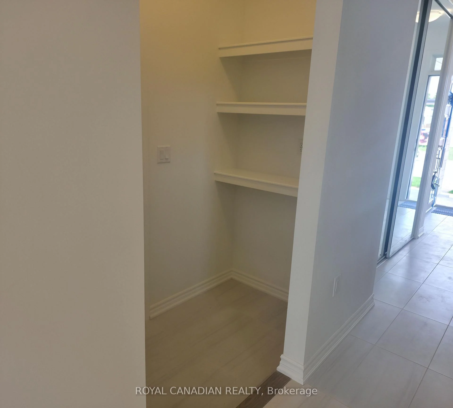 Photo 15 of 123 Vinewood Crescent, Barrie, Rural Barrie Southeast — HOMEH