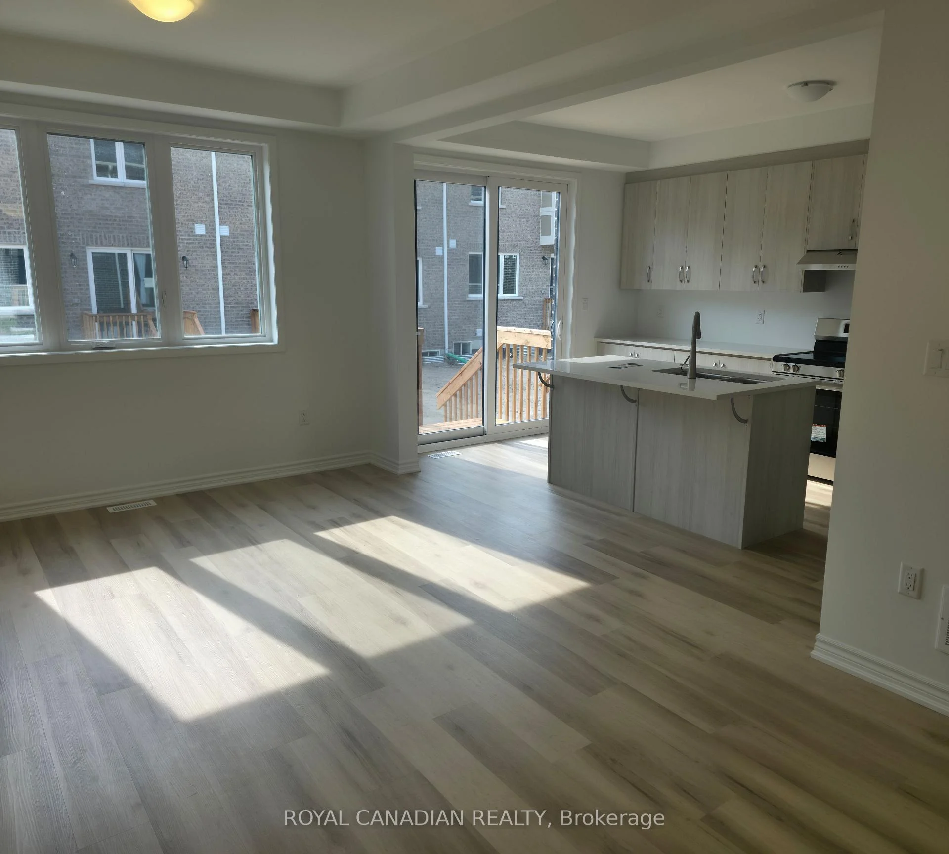 Photo 19 of 123 Vinewood Crescent, Barrie, Rural Barrie Southeast — HOMEH