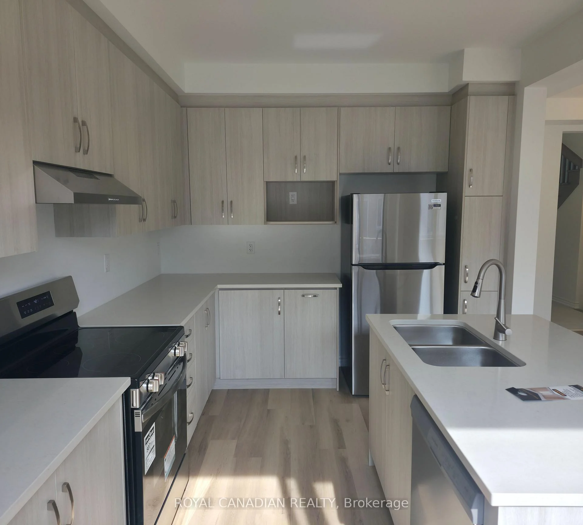 Photo 23 of 123 Vinewood Crescent, Barrie, Rural Barrie Southeast — HOMEH