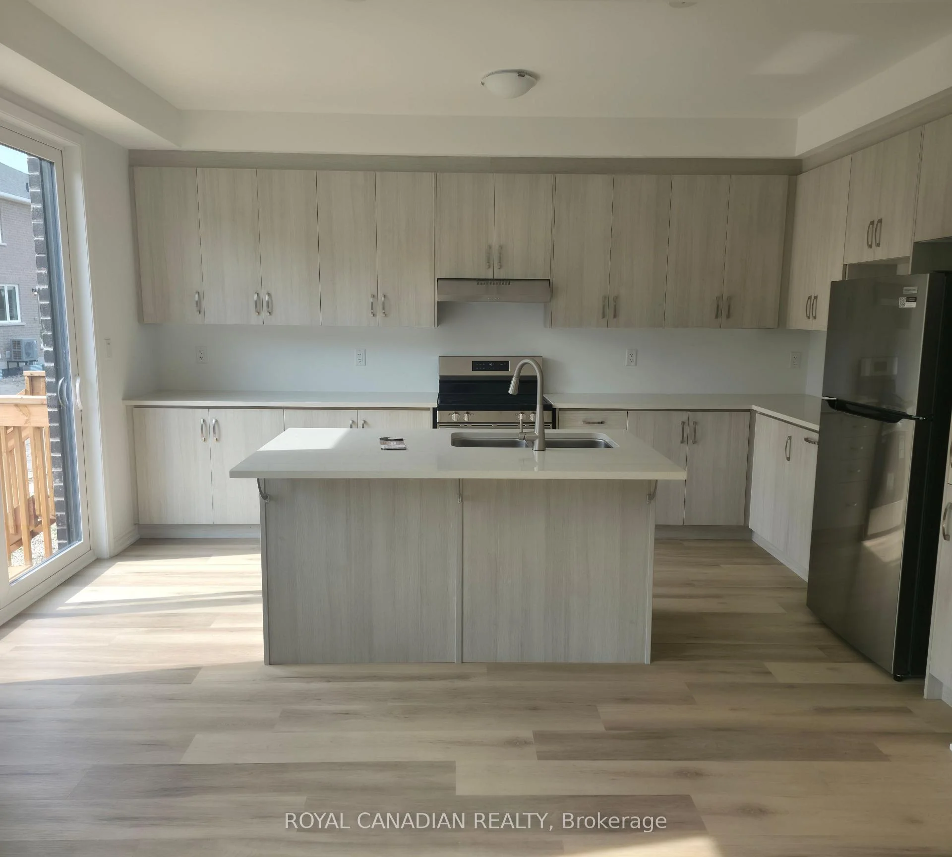 Photo 25 of 123 Vinewood Crescent, Barrie, Rural Barrie Southeast — HOMEH