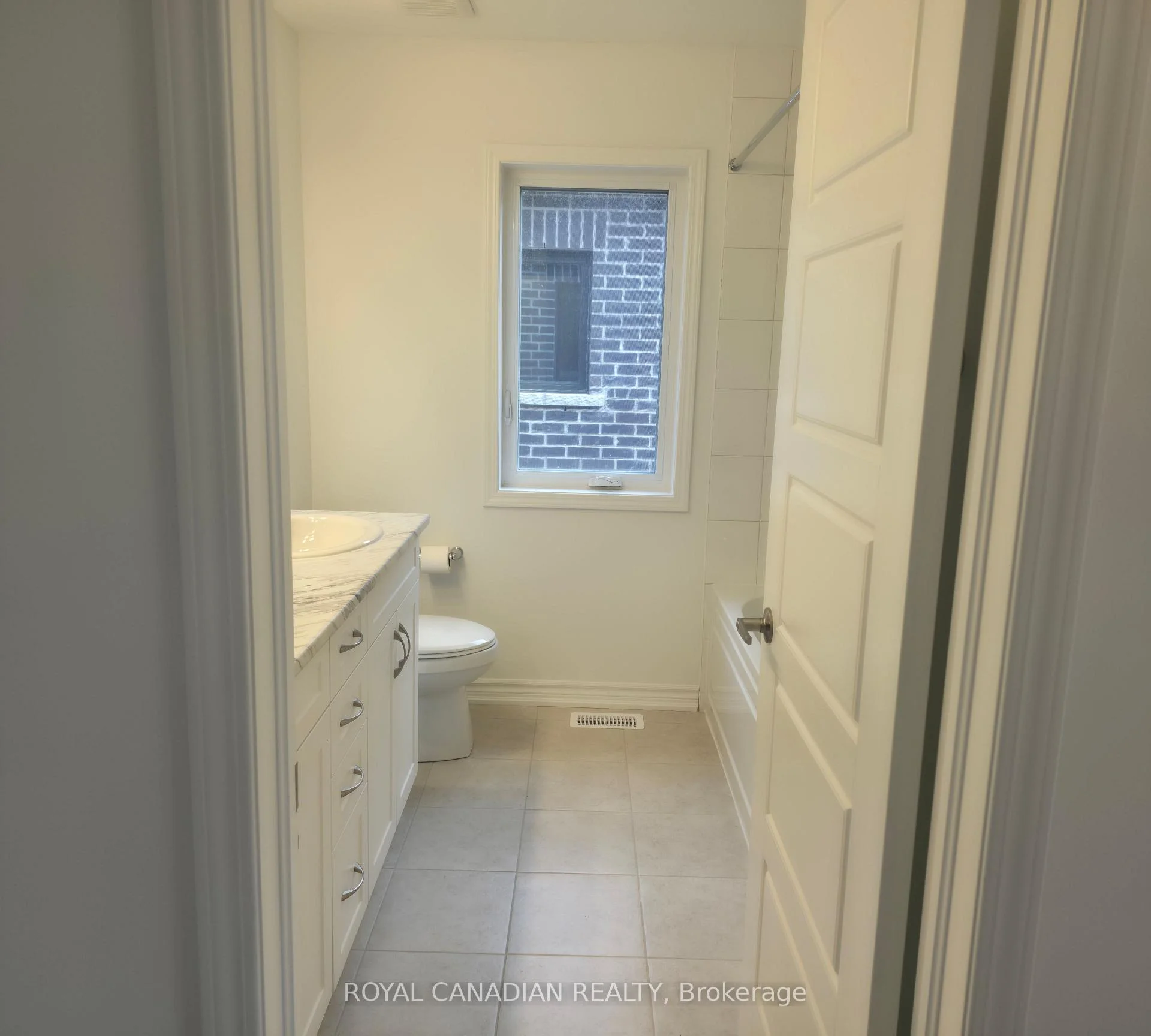 Photo 44 of 123 Vinewood Crescent, Barrie, Rural Barrie Southeast — HOMEH