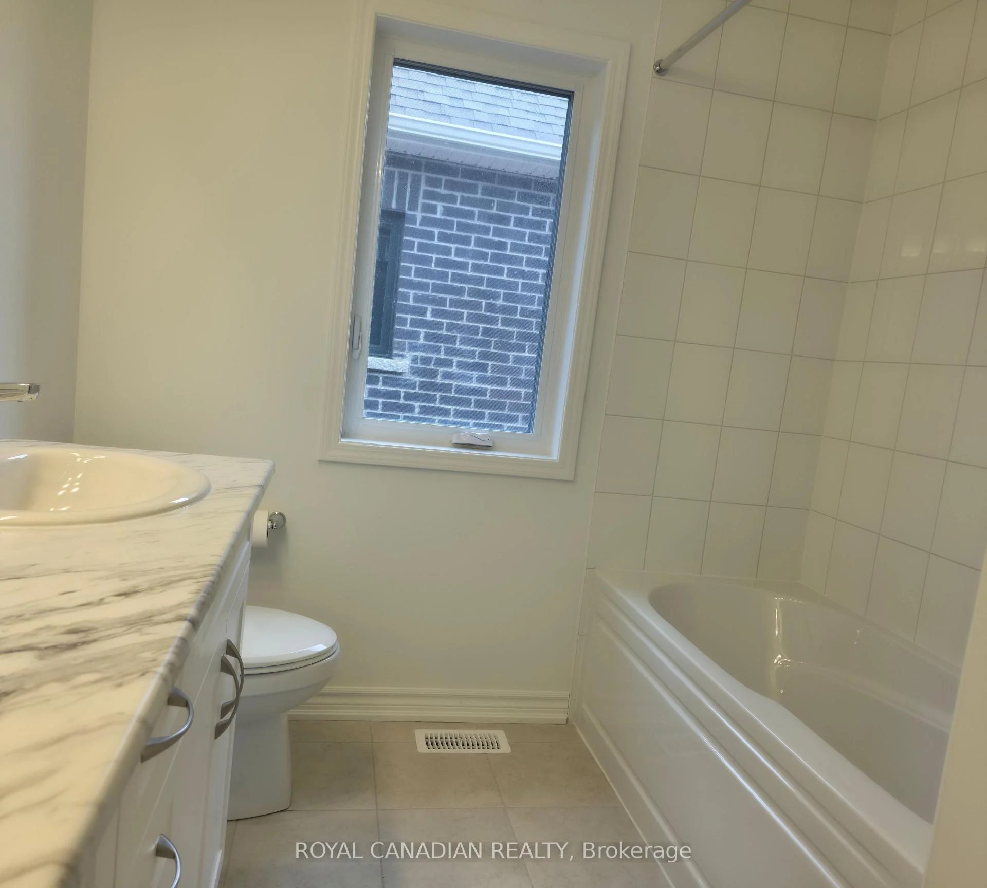 Photo 46 of 123 Vinewood Crescent, Barrie, Rural Barrie Southeast — HOMEH