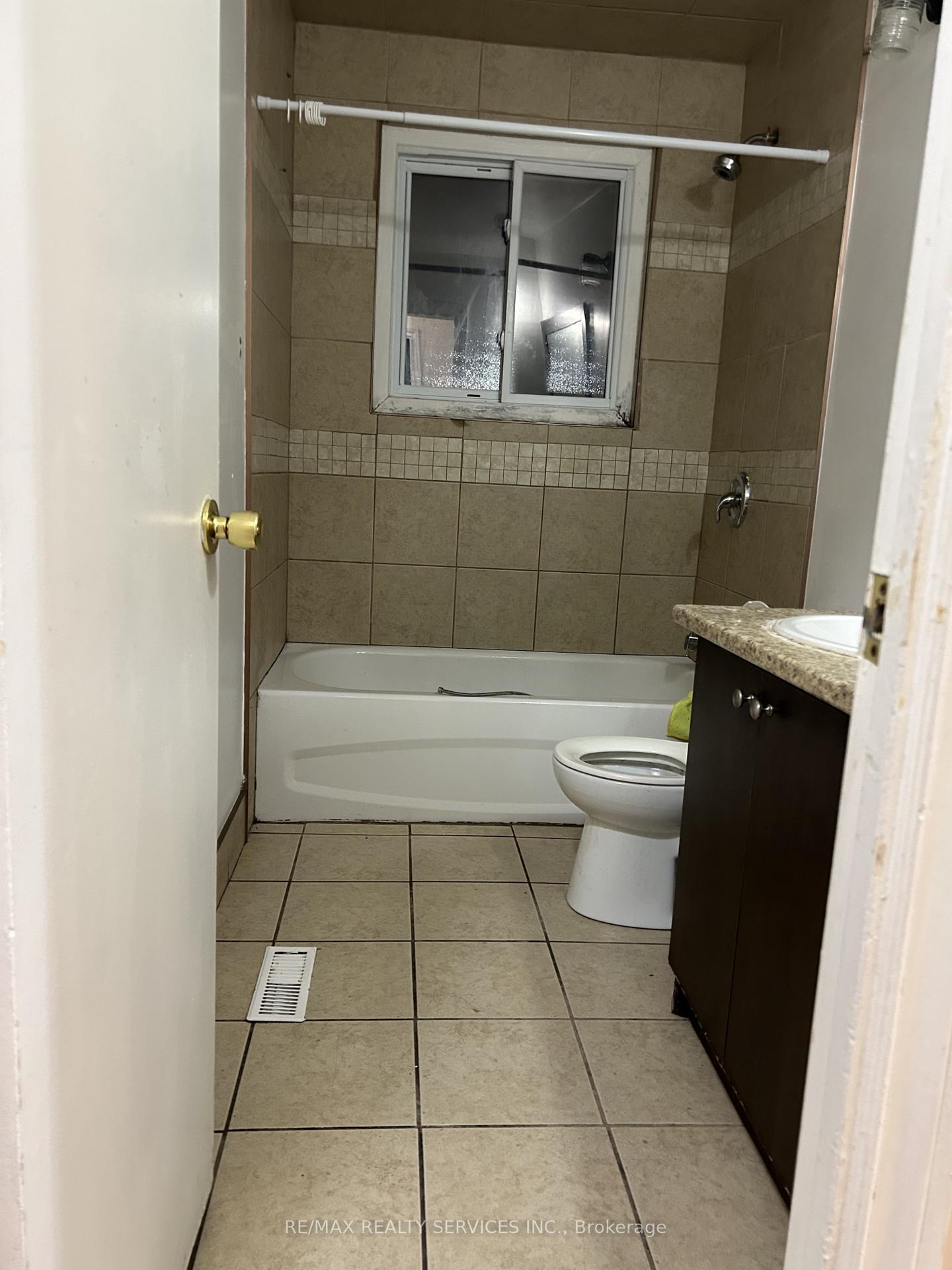 Photo 10 of 100 Sutherland Avenue, Brampton, Madoc — HOMEH