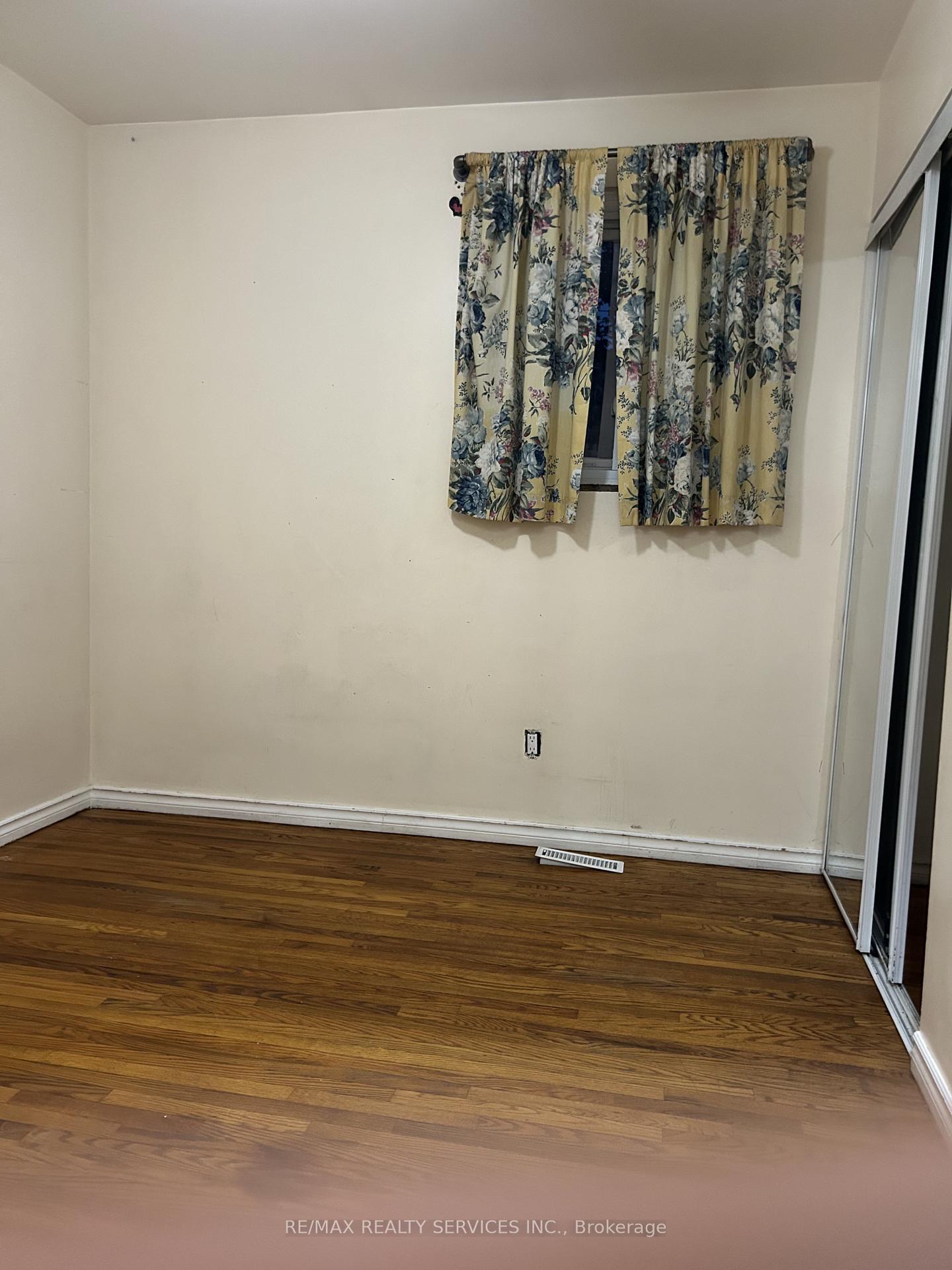 Photo 11 of 100 Sutherland Avenue, Brampton, Madoc — HOMEH