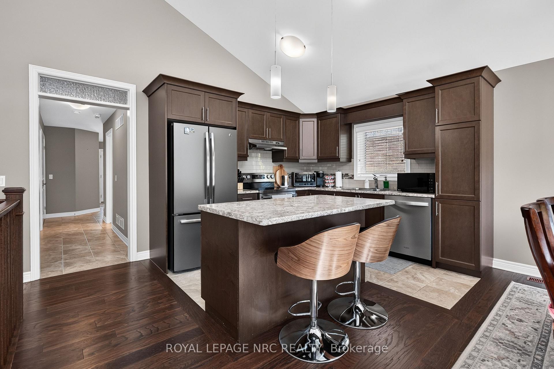 Photo 11 of 18 Eastman Gateway, Thorold, Hurricane/Merrittville — HOMEH