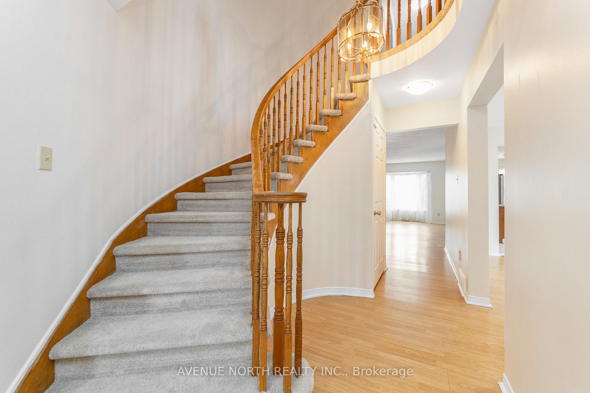 Photo 5 of 861 Karsh Drive, Ottawa, Hunt Club Park — HOMEH