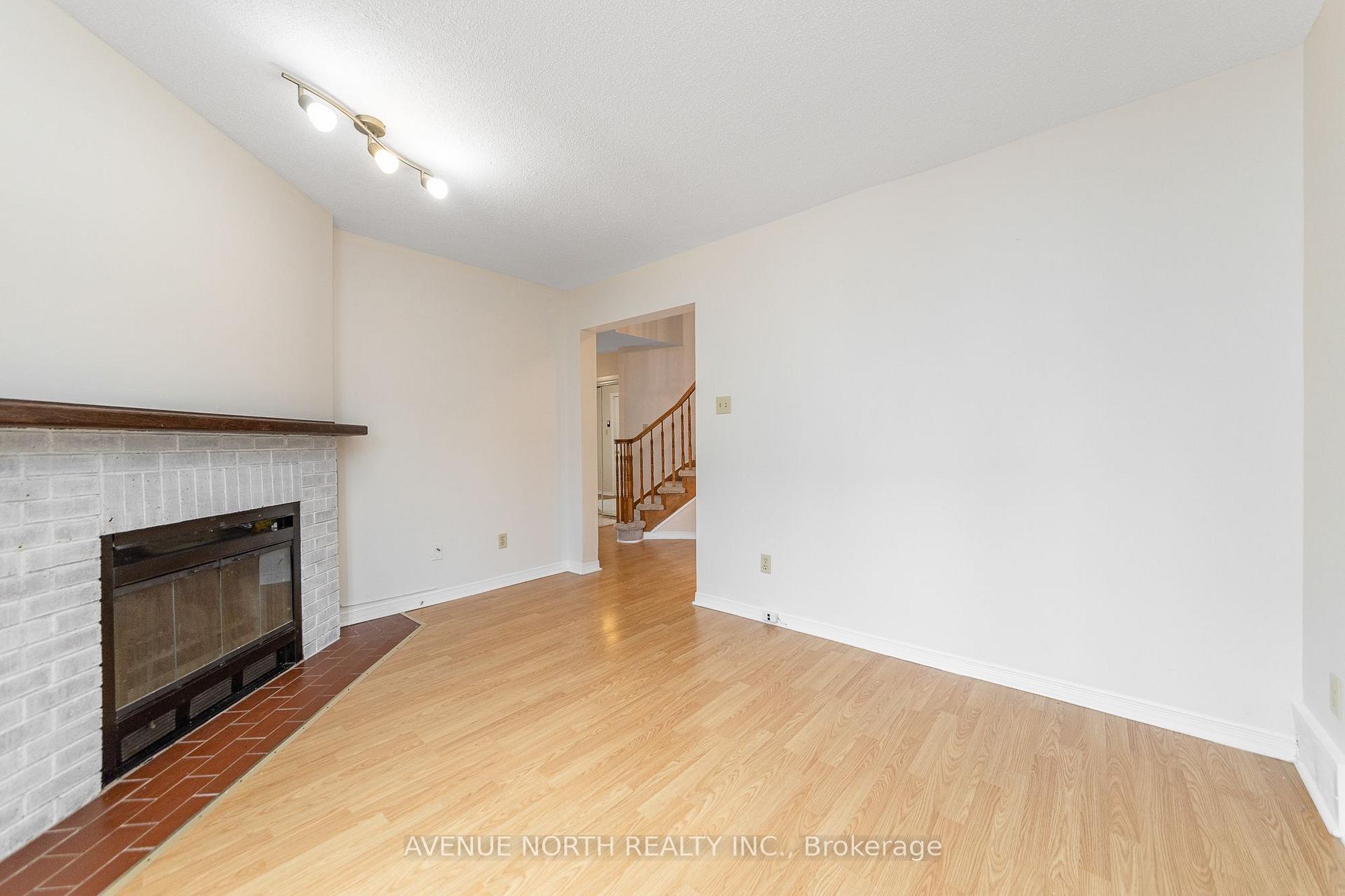 Photo 10 of 861 Karsh Drive, Ottawa, Hunt Club Park — HOMEH