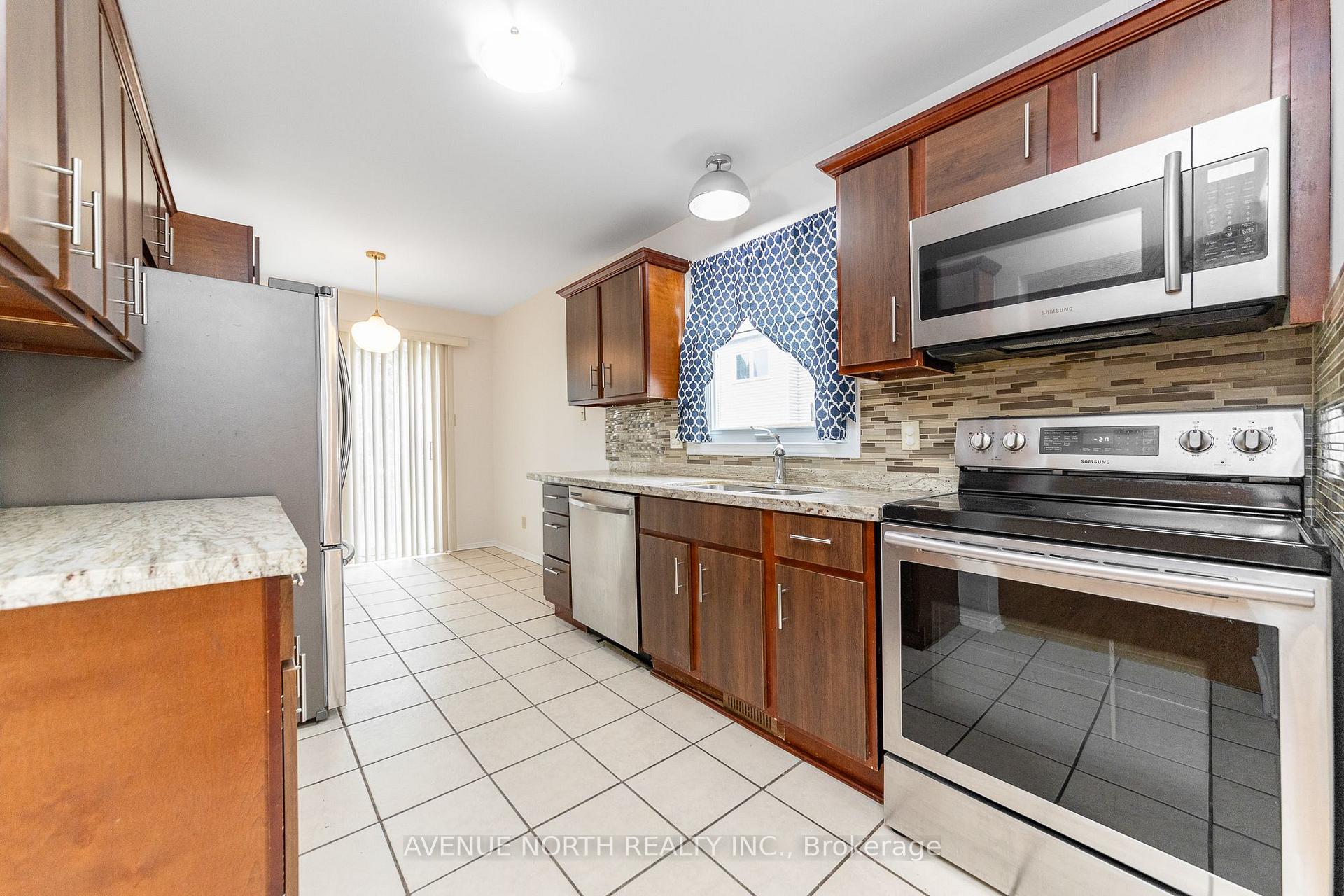 Photo 12 of 861 Karsh Drive, Ottawa, Hunt Club Park — HOMEH