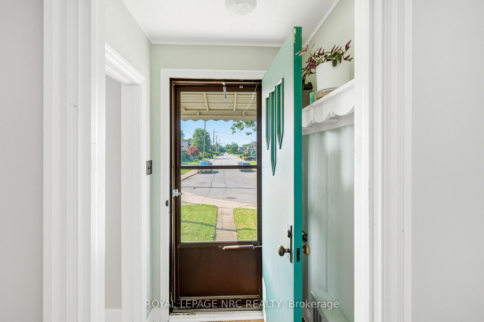 Photo 5 of 4939 Hamilton Street, Niagara Falls, Downtown — HOMEH