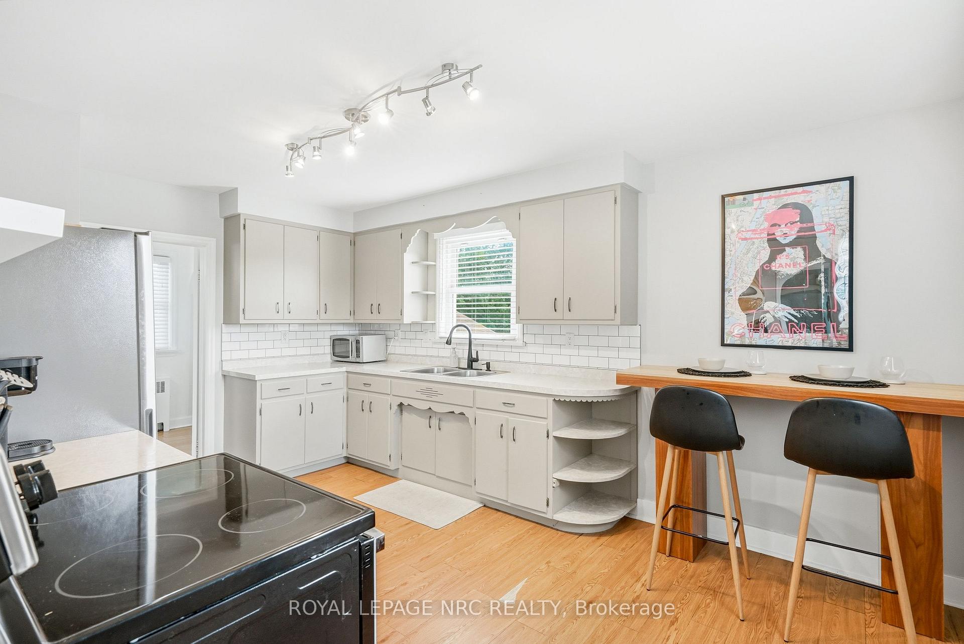 Photo 13 of 4939 Hamilton Street, Niagara Falls, Downtown — HOMEH