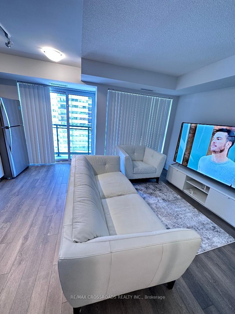 Front of Unit 633, 20 Meadowglen Place