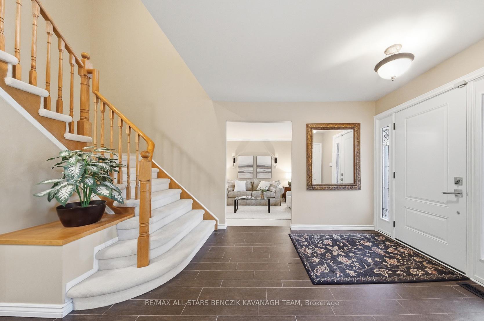Photo 2 of 116 Longwater Chase, Markham, Unionville — HOMEH