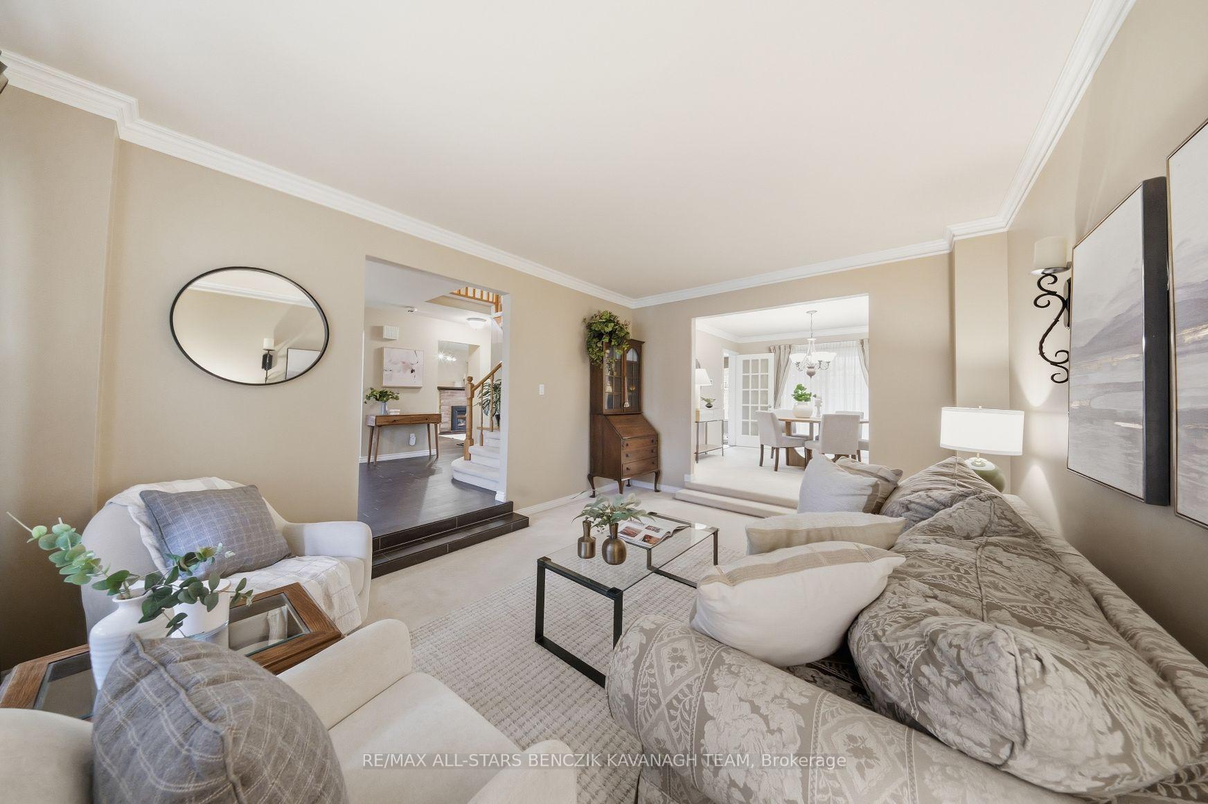 Photo 4 of 116 Longwater Chase, Markham, Unionville — HOMEH