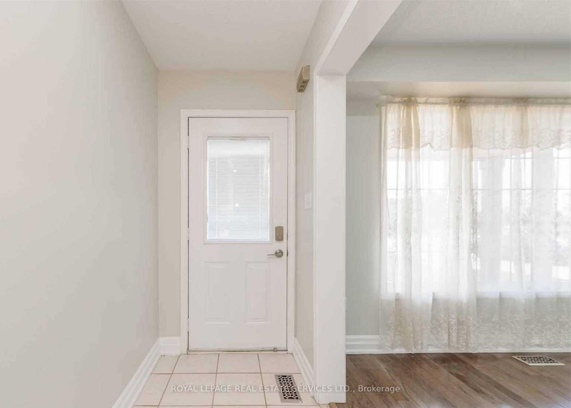 Photo 3 of 2905 Westoak Trails Boulevard, Oakville, Westmount — HOMEH