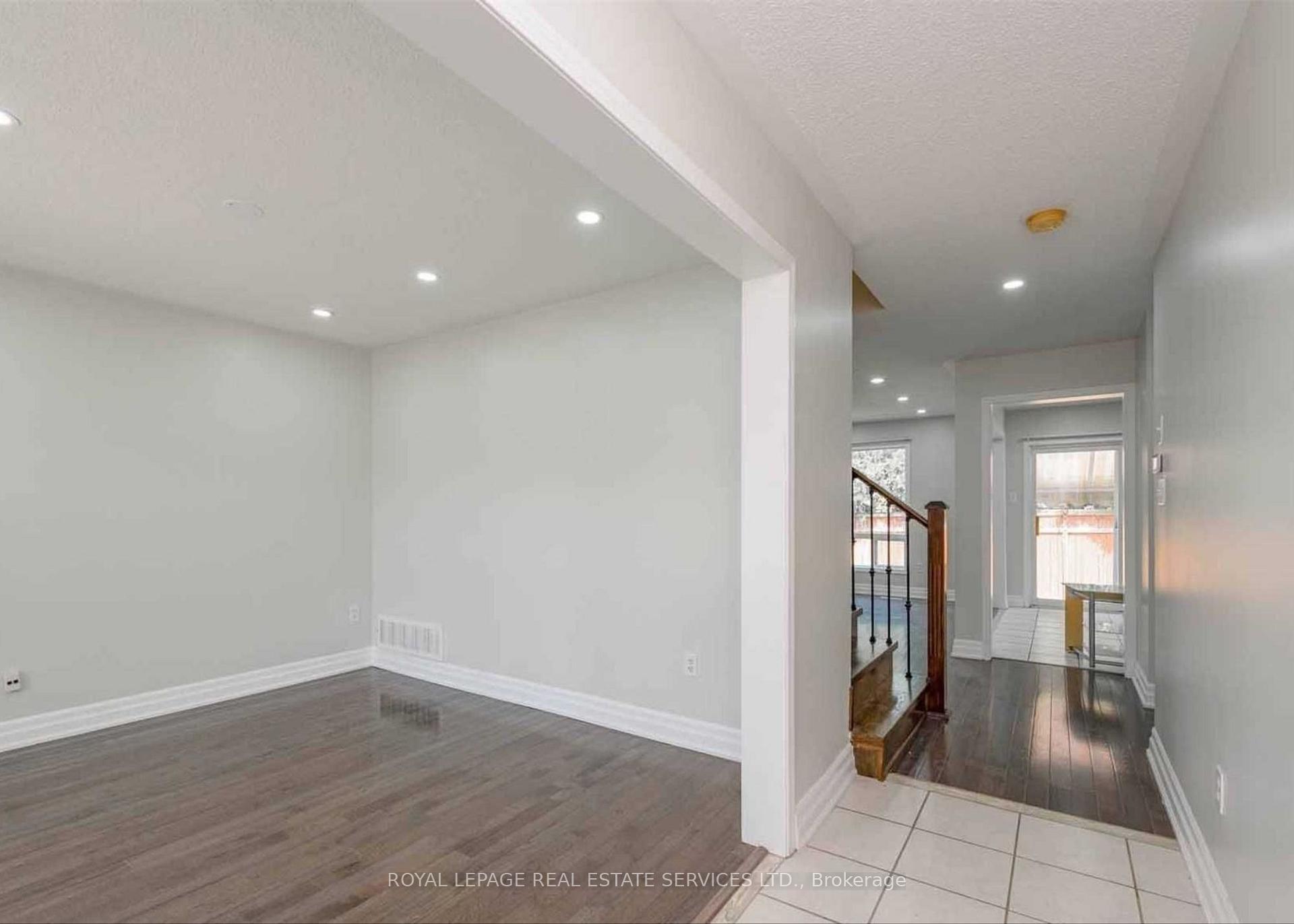 Photo 4 of 2905 Westoak Trails Boulevard, Oakville, Westmount — HOMEH