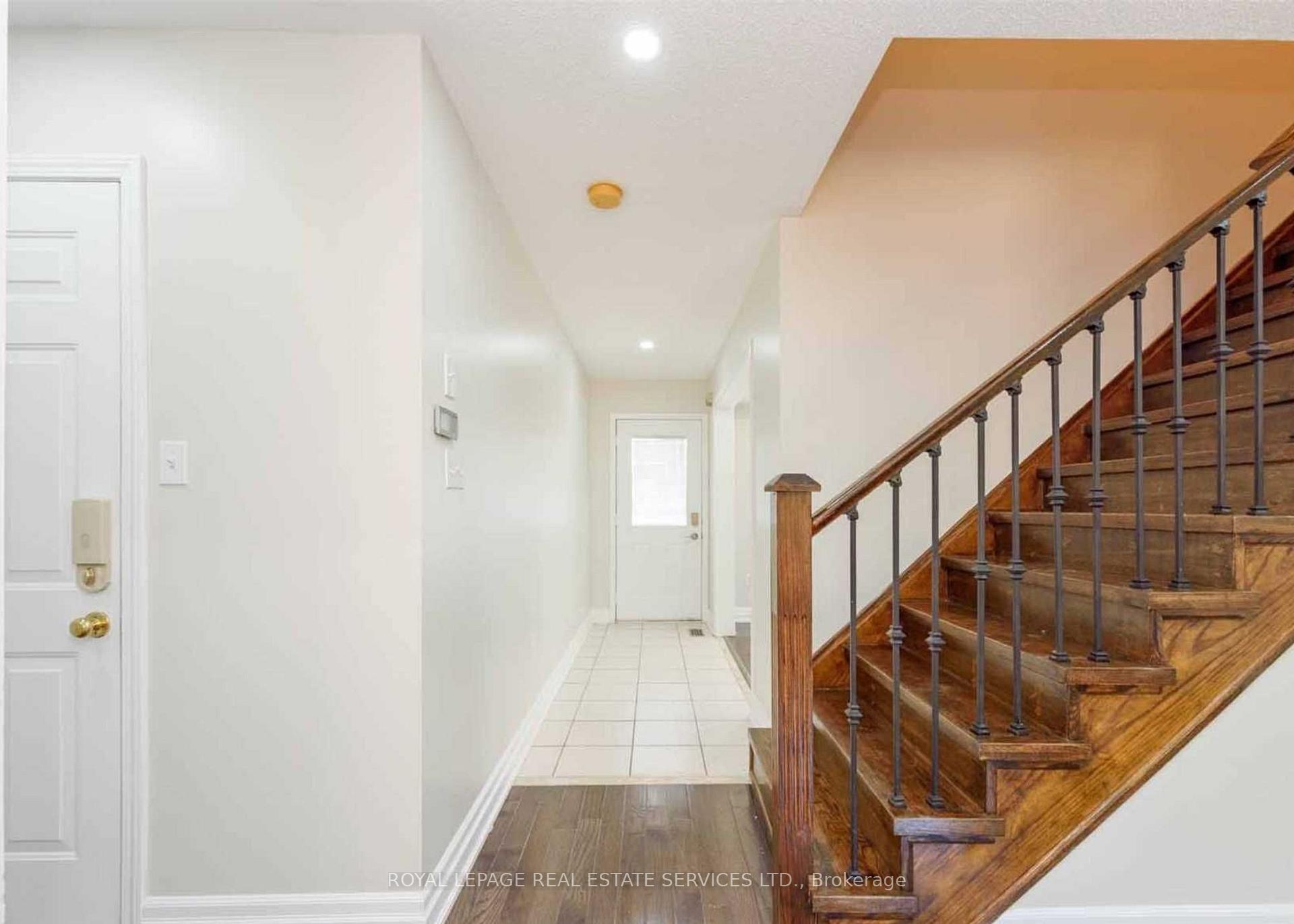 Photo 5 of 2905 Westoak Trails Boulevard, Oakville, Westmount — HOMEH