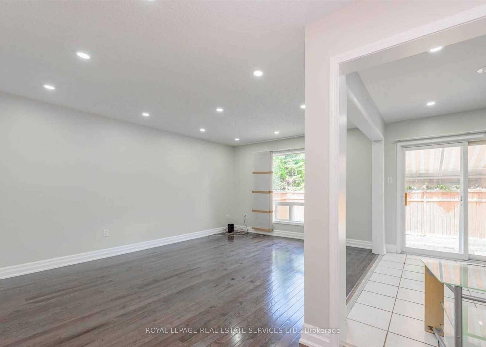 Photo 6 of 2905 Westoak Trails Boulevard, Oakville, Westmount — HOMEH