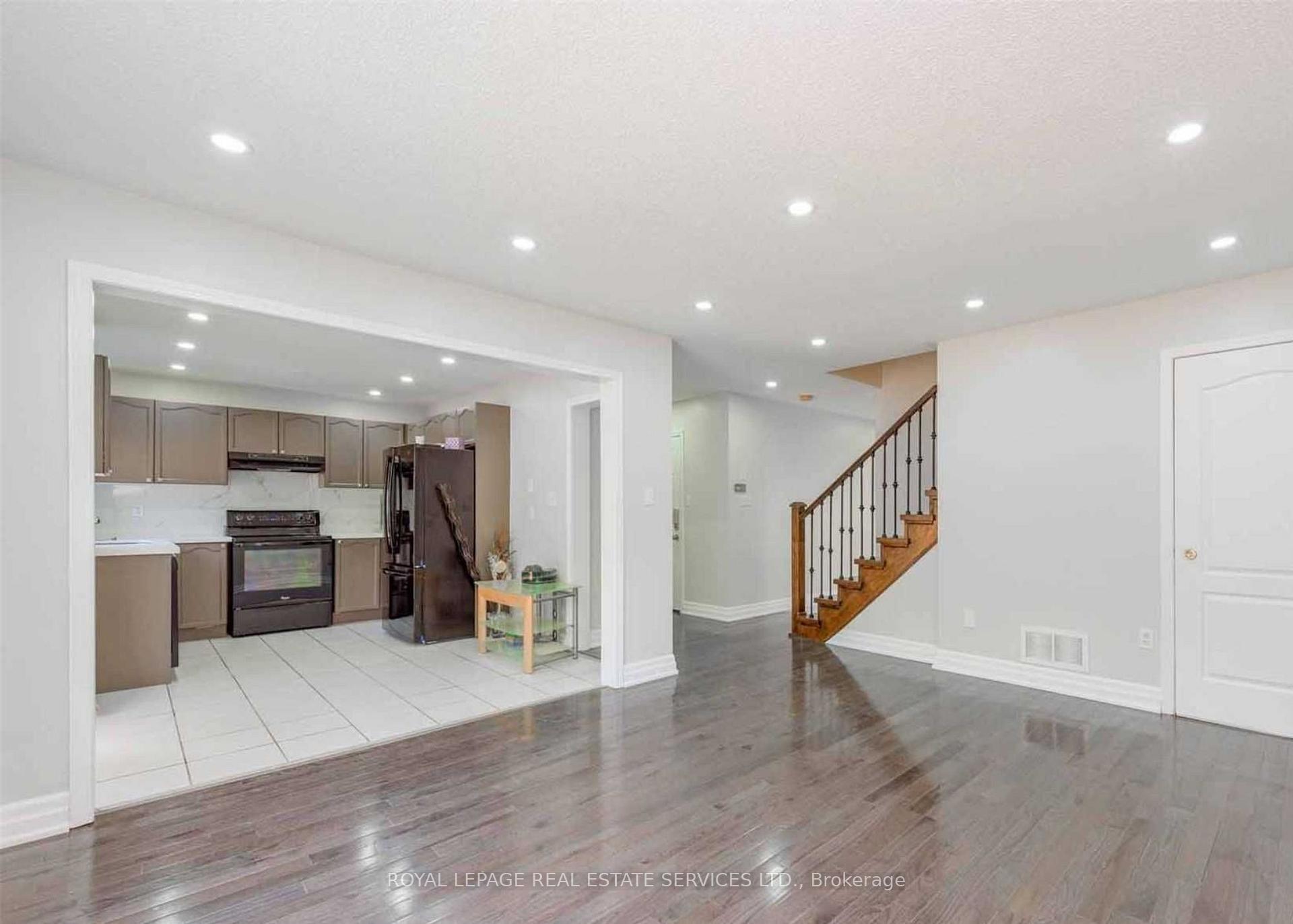 Photo 7 of 2905 Westoak Trails Boulevard, Oakville, Westmount — HOMEH