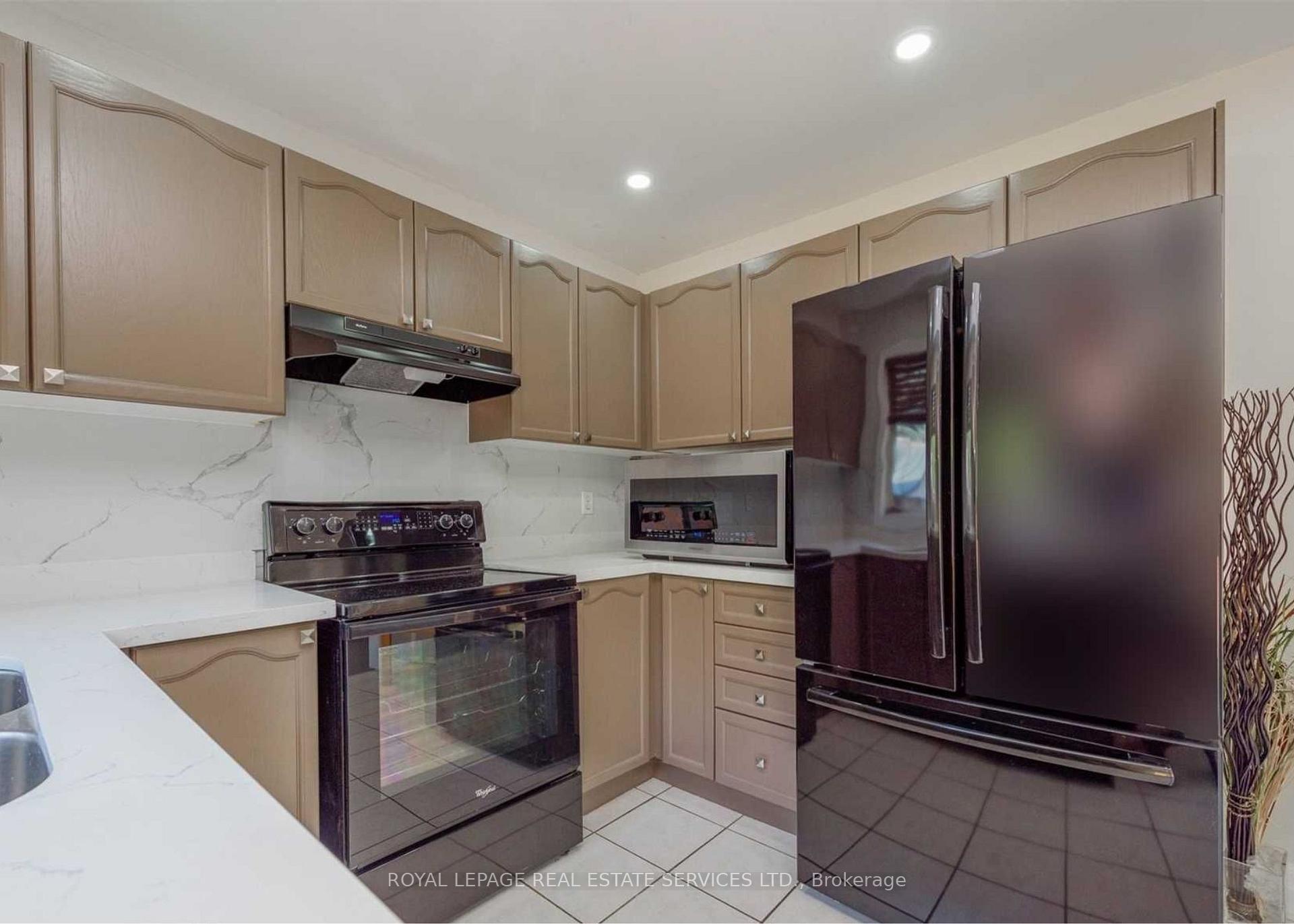 Photo 8 of 2905 Westoak Trails Boulevard, Oakville, Westmount — HOMEH