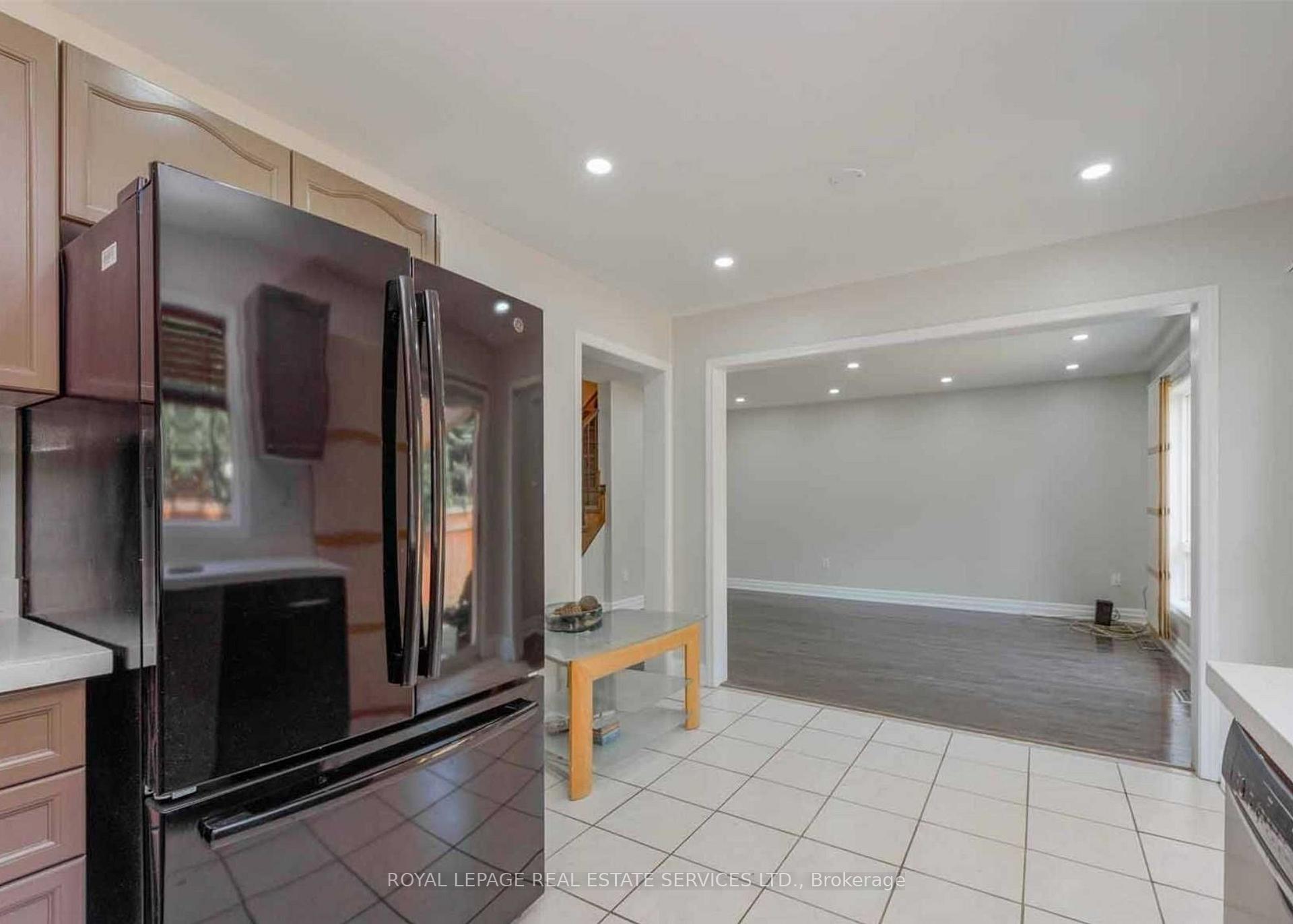Photo 9 of 2905 Westoak Trails Boulevard, Oakville, Westmount — HOMEH