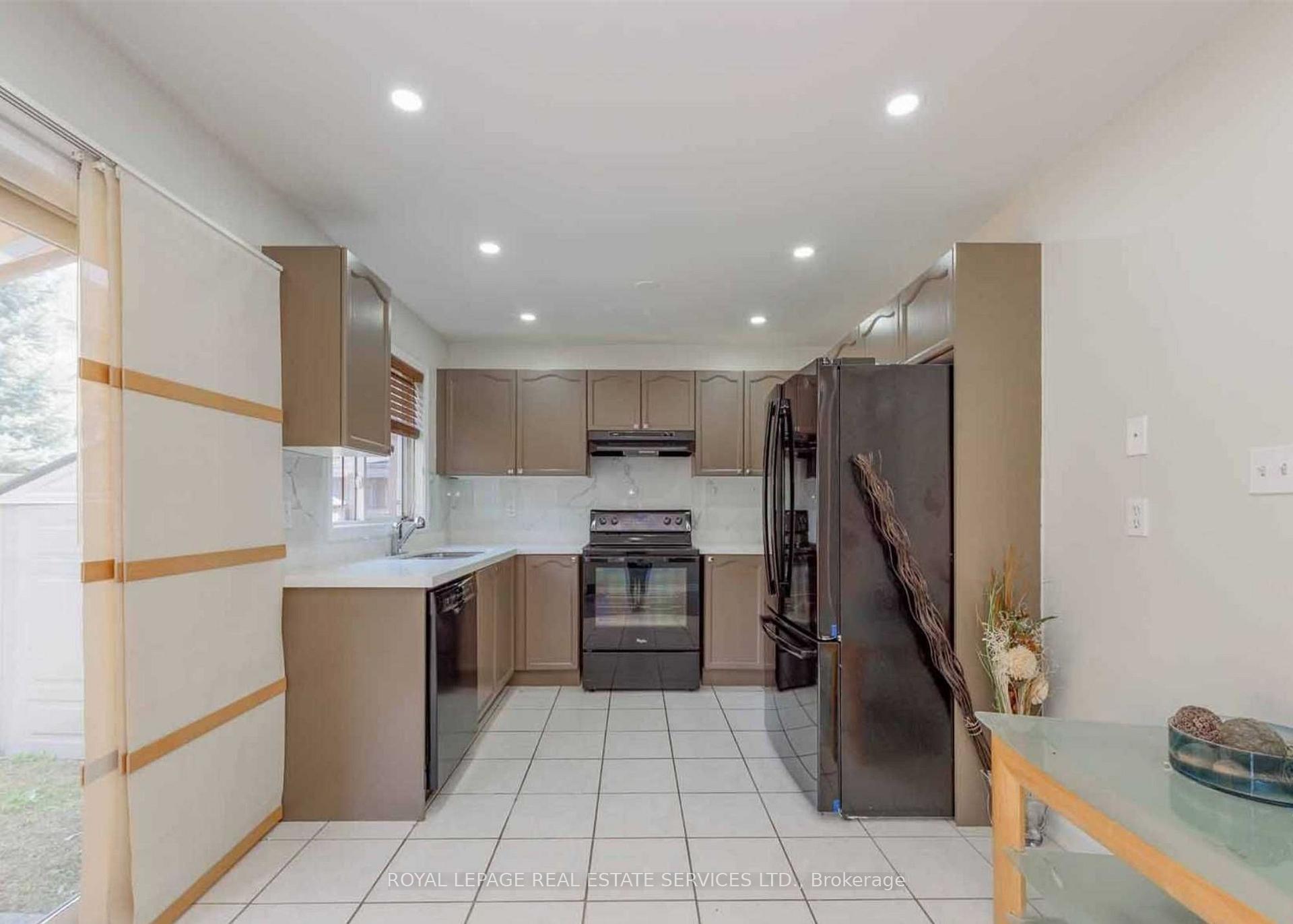 Photo 10 of 2905 Westoak Trails Boulevard, Oakville, Westmount — HOMEH