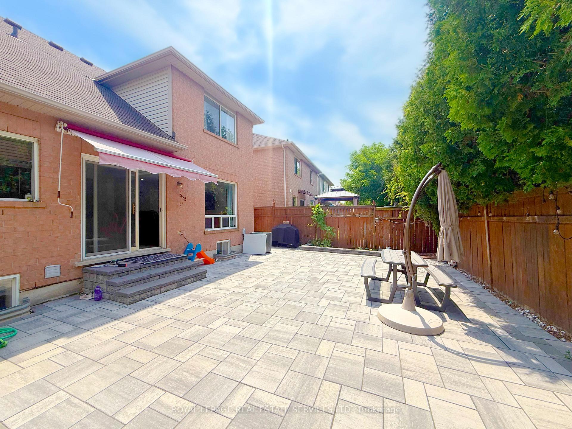 Photo 12 of 2905 Westoak Trails Boulevard, Oakville, Westmount — HOMEH