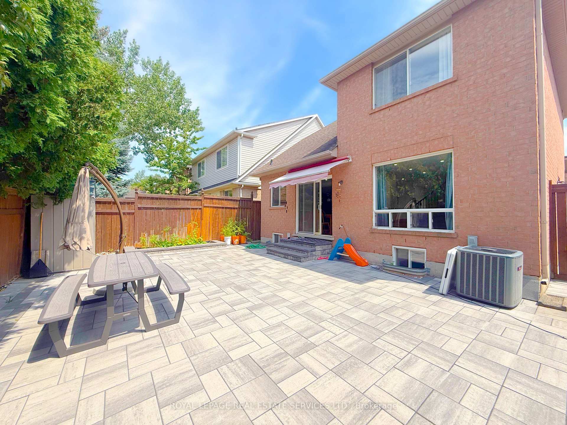 Photo 13 of 2905 Westoak Trails Boulevard, Oakville, Westmount — HOMEH