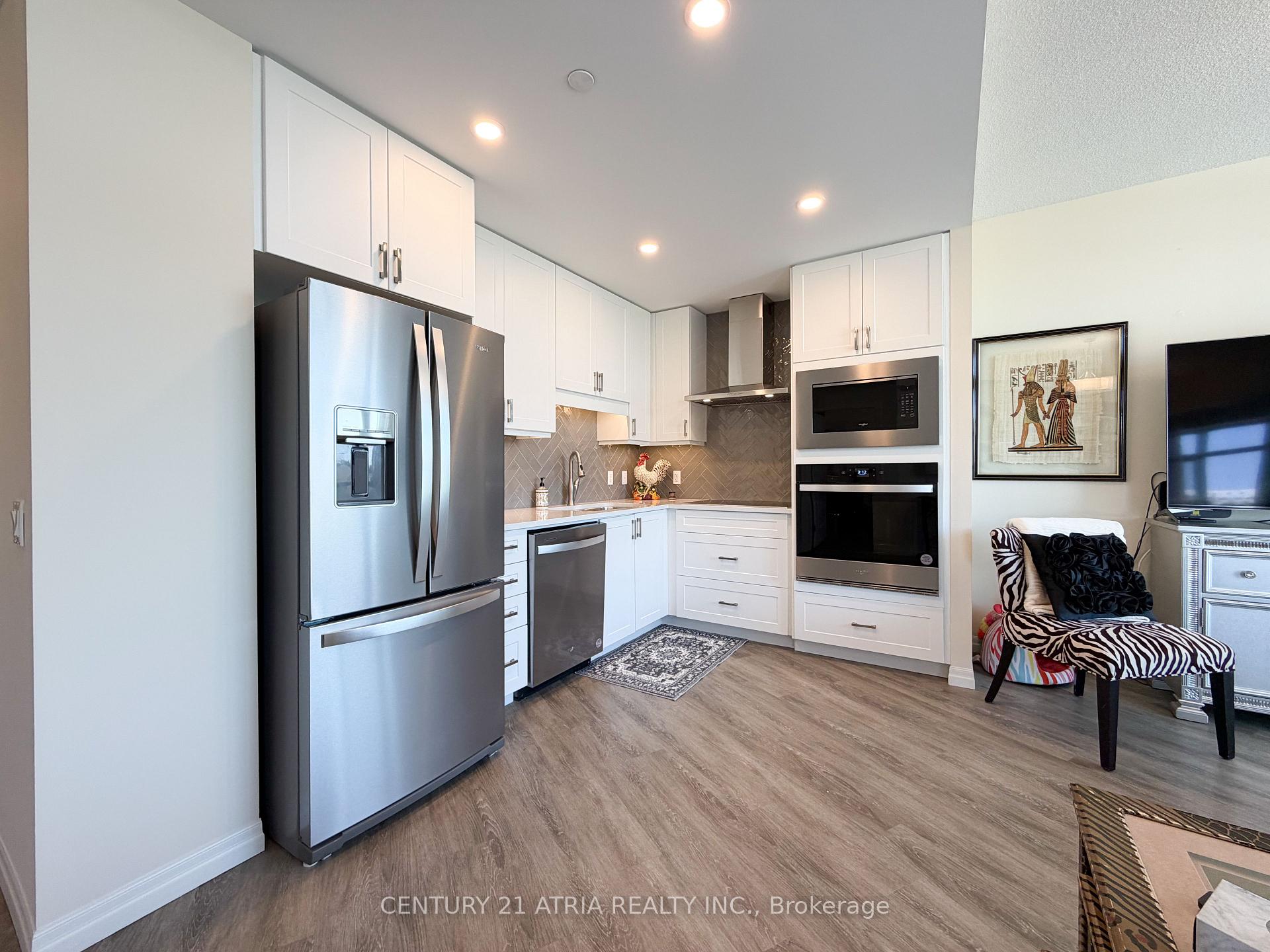 Photo 5 of 460 William Graham Drive, Aurora, Rural Aurora — HOMEH
