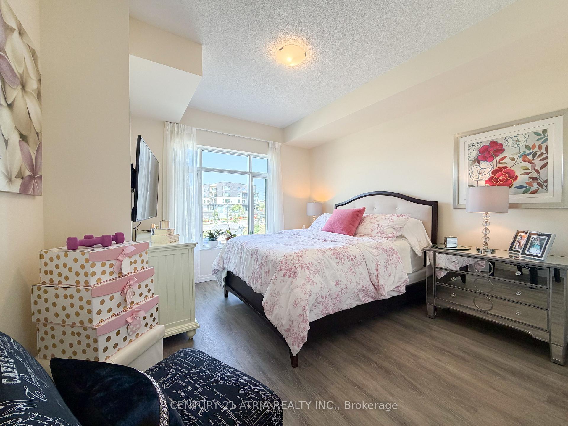 Photo 8 of 460 William Graham Drive, Aurora, Rural Aurora — HOMEH
