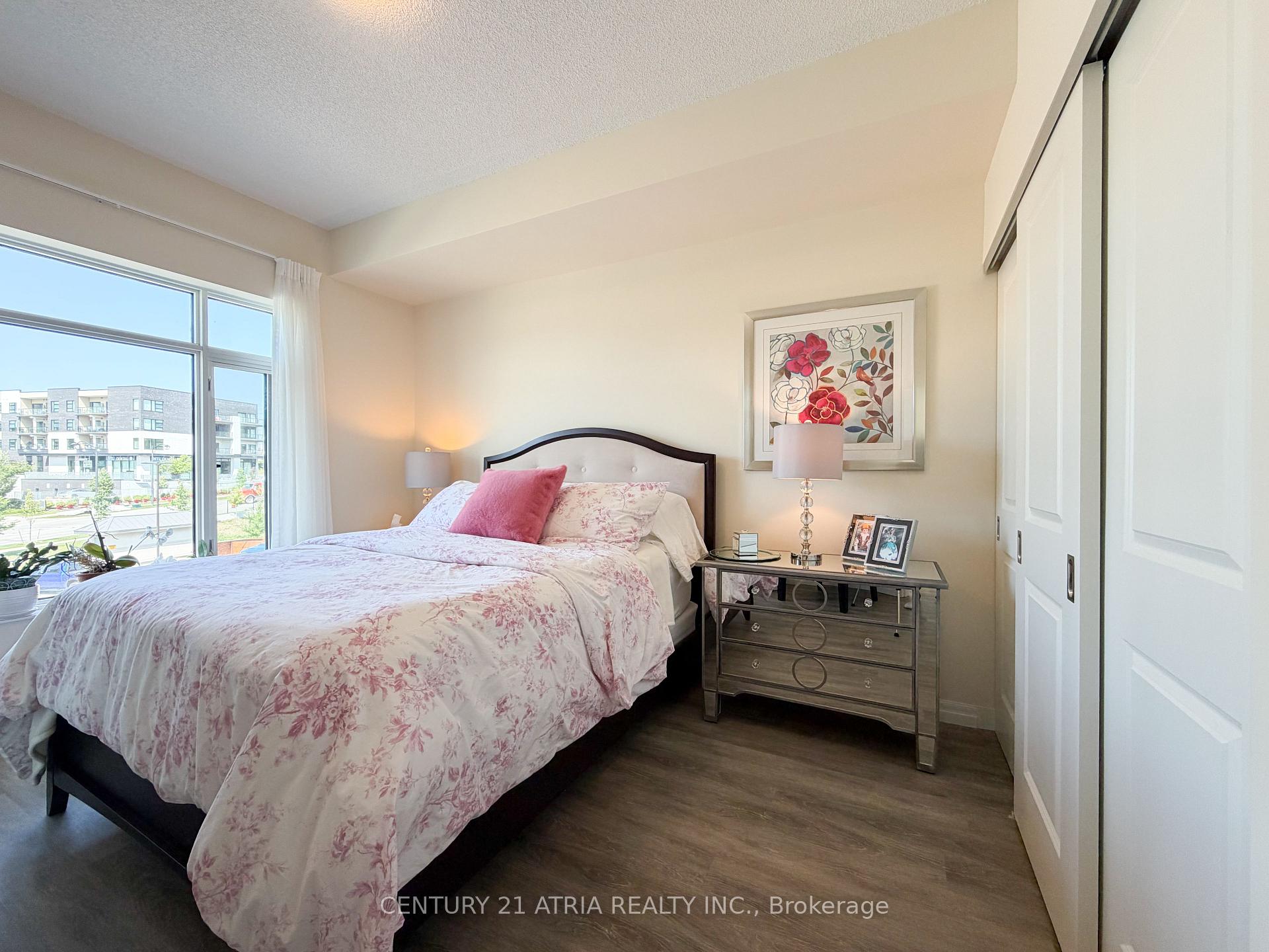 Photo 9 of 460 William Graham Drive, Aurora, Rural Aurora — HOMEH