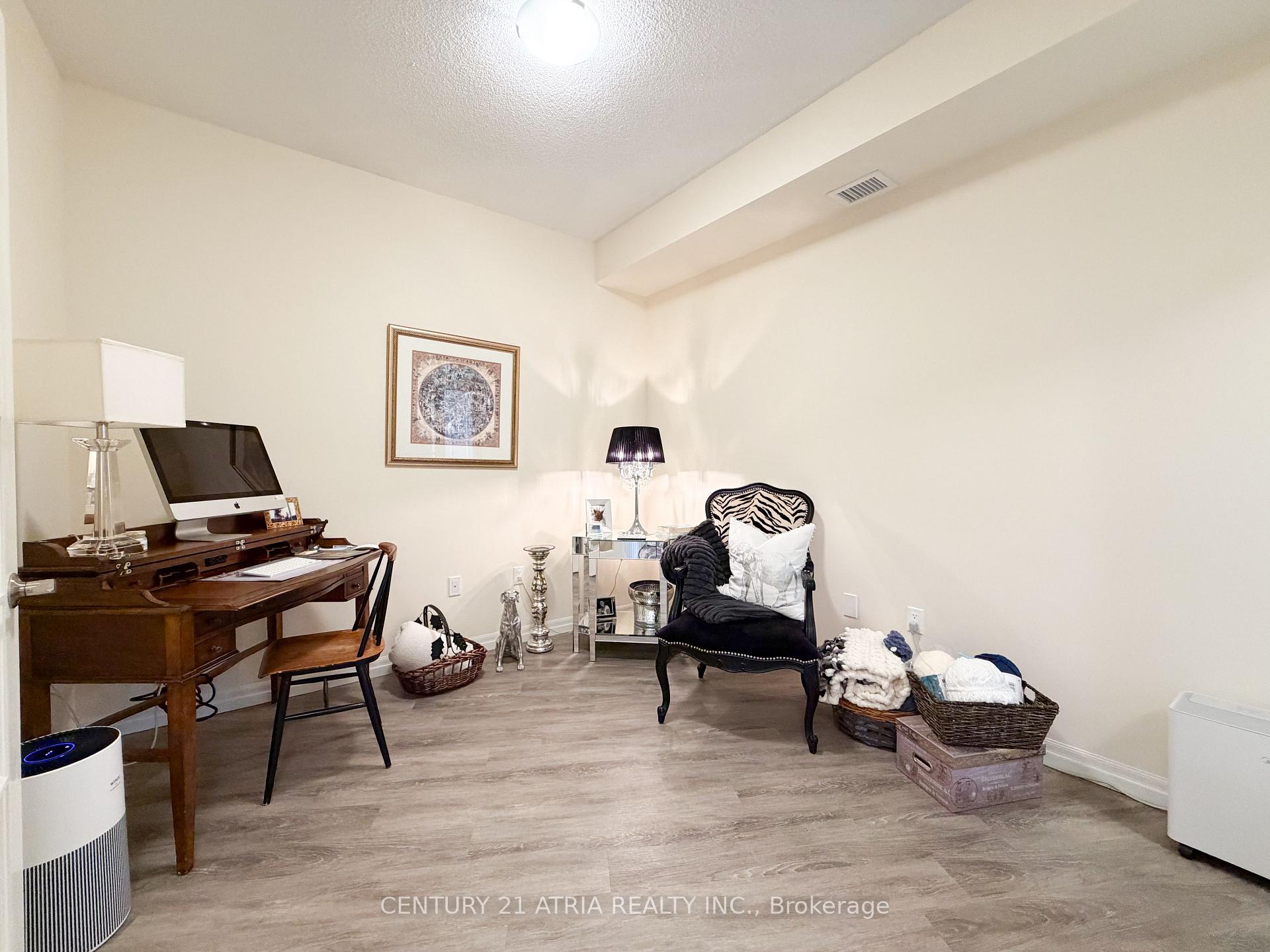 Photo 11 of 460 William Graham Drive, Aurora, Rural Aurora — HOMEH