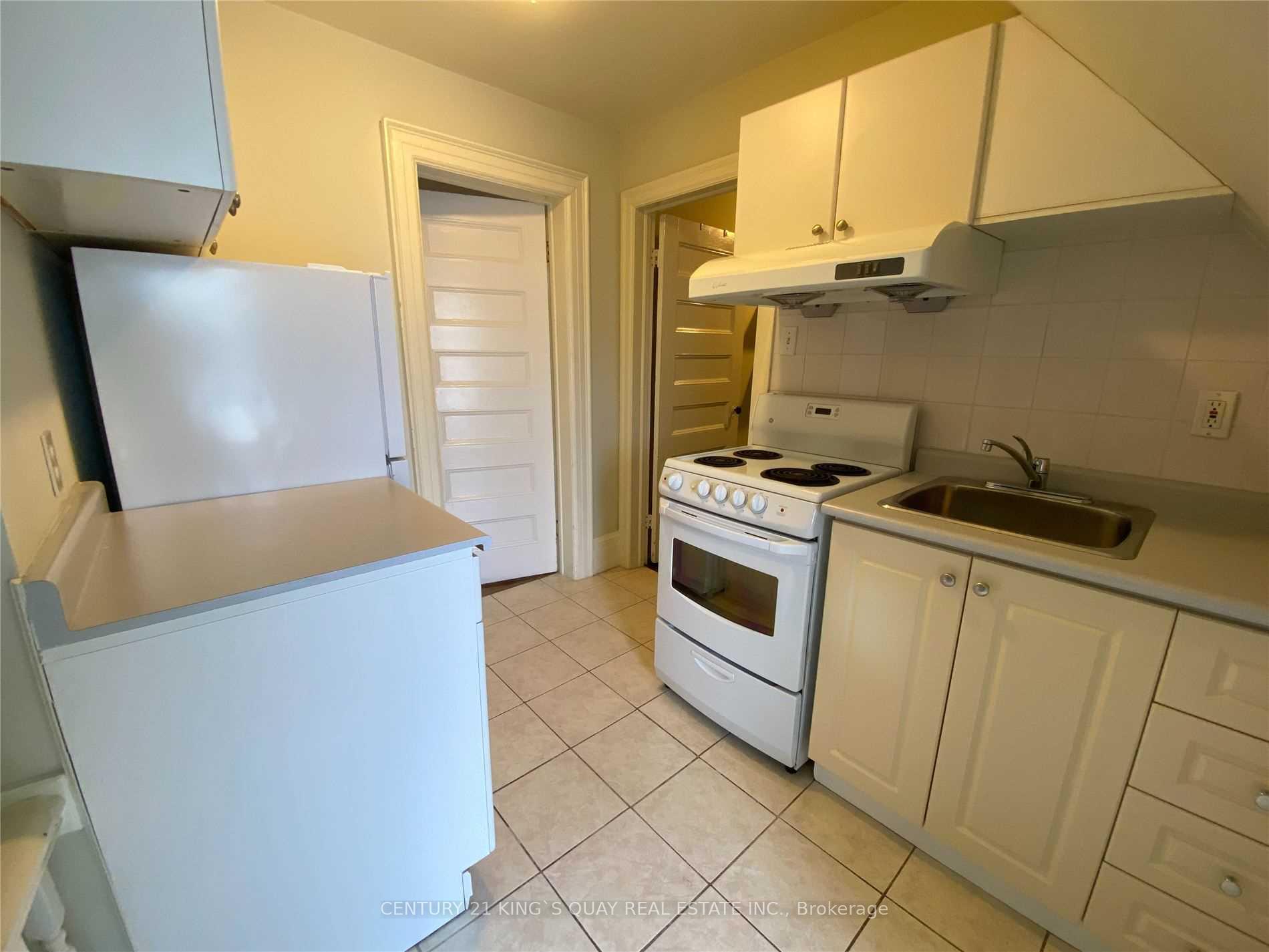 Photo 3 of Unit 3rd Flr, 154 Sorauren Avenue, Toronto, Roncesvalles — HOMEH