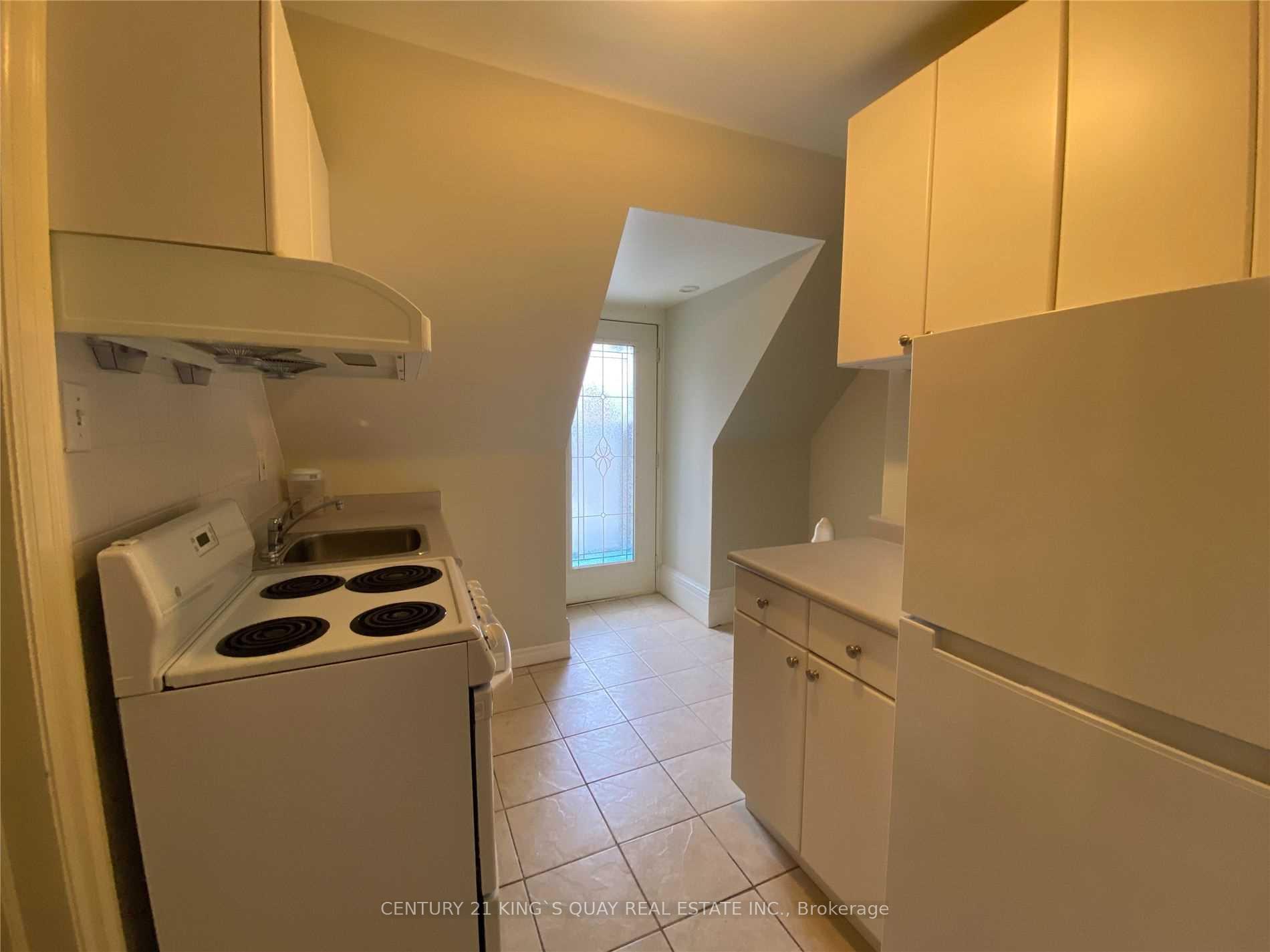 Photo 4 of Unit 3rd Flr, 154 Sorauren Avenue, Toronto, Roncesvalles — HOMEH