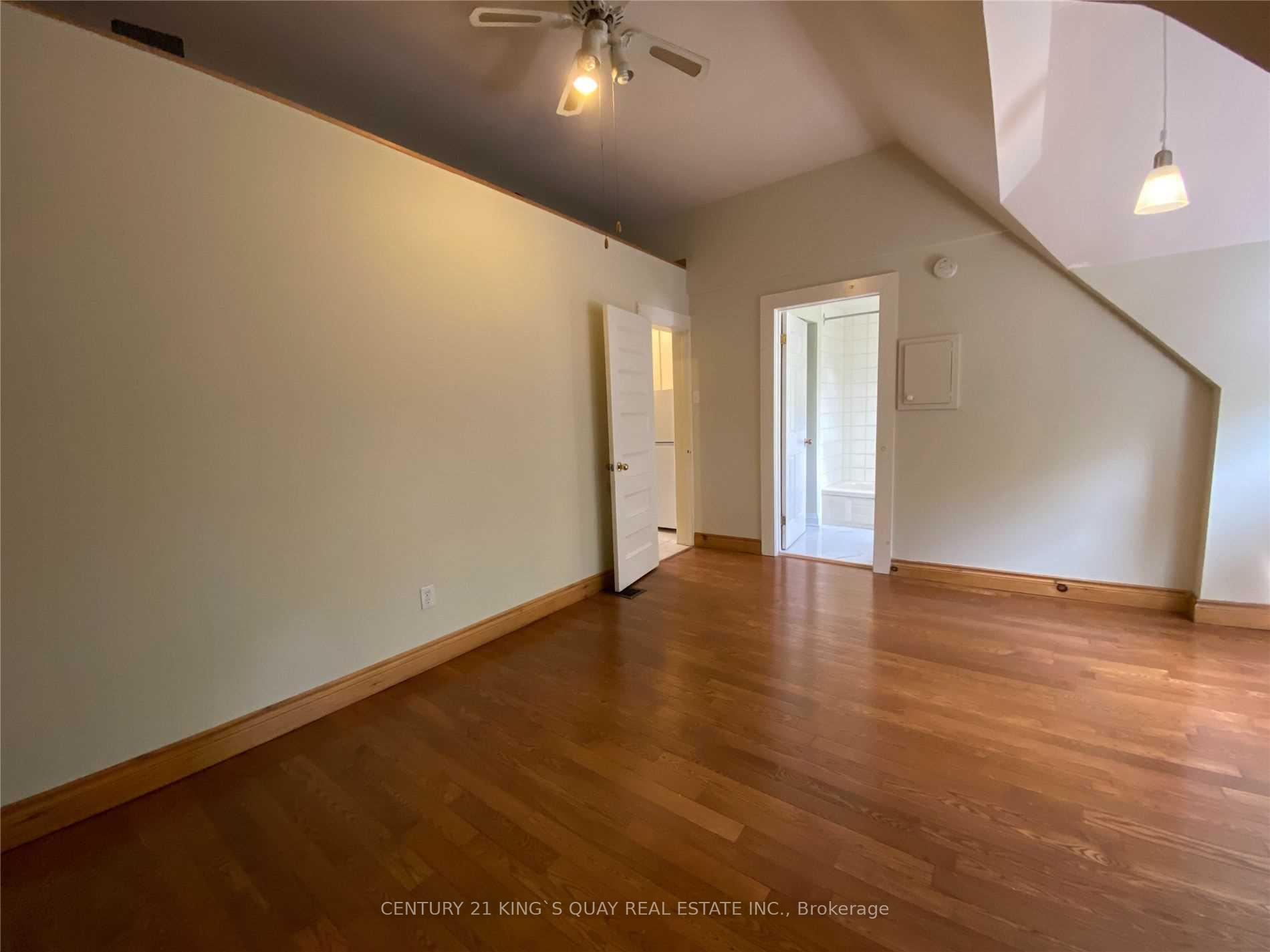 Photo 8 of Unit 3rd Flr, 154 Sorauren Avenue, Toronto, Roncesvalles — HOMEH