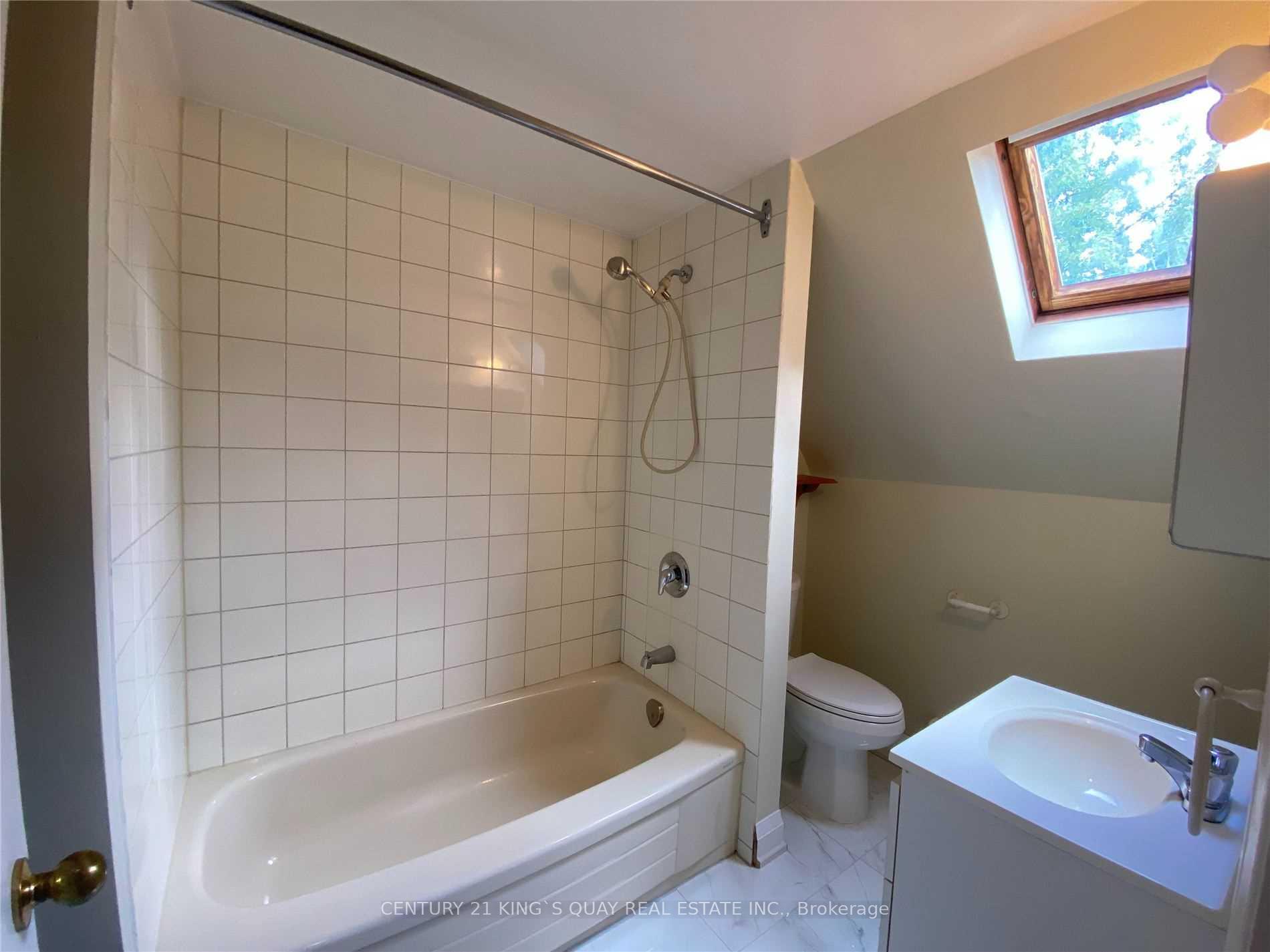 Photo 9 of Unit 3rd Flr, 154 Sorauren Avenue, Toronto, Roncesvalles — HOMEH