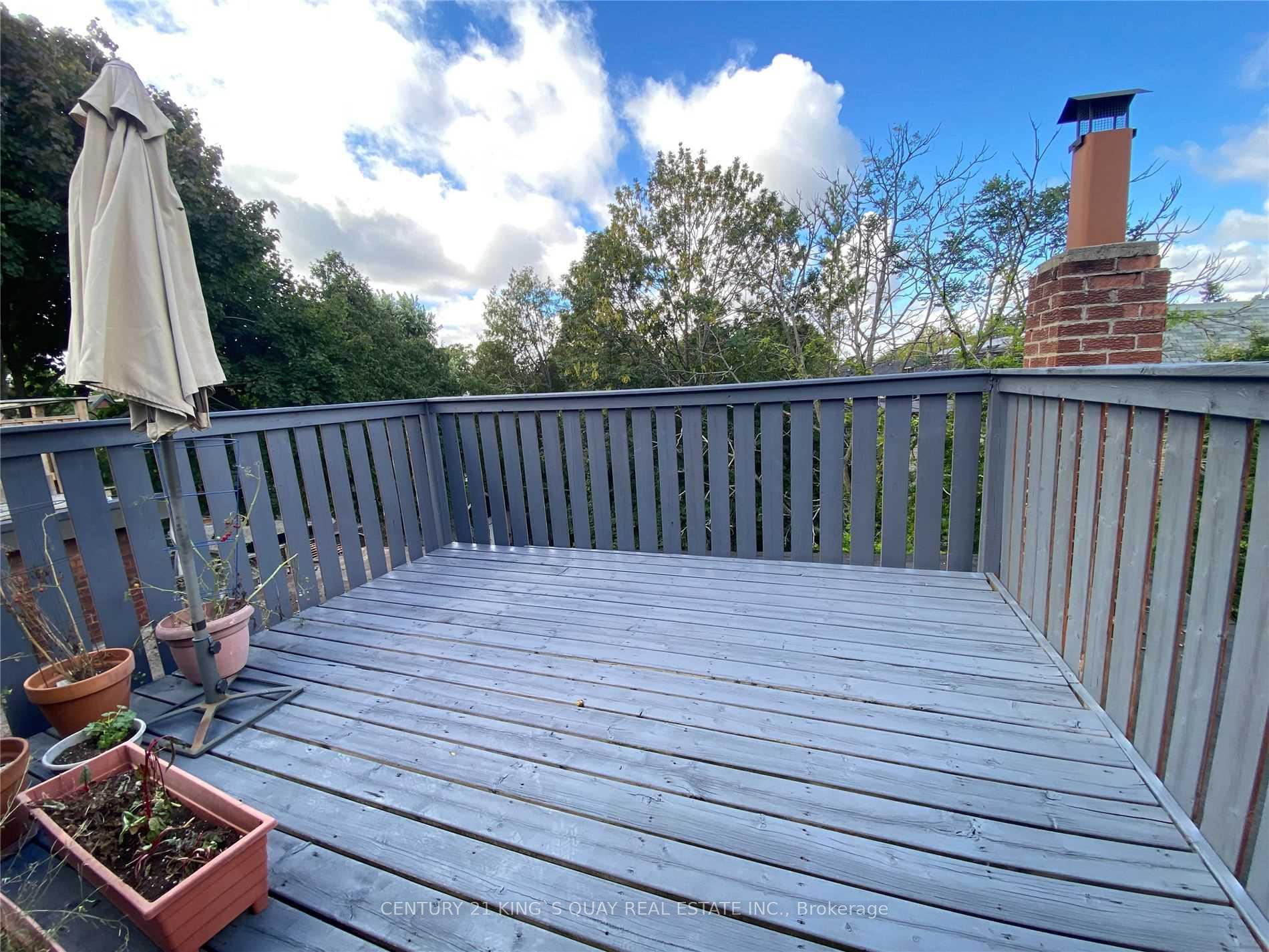 Photo 11 of Unit 3rd Flr, 154 Sorauren Avenue, Toronto, Roncesvalles — HOMEH