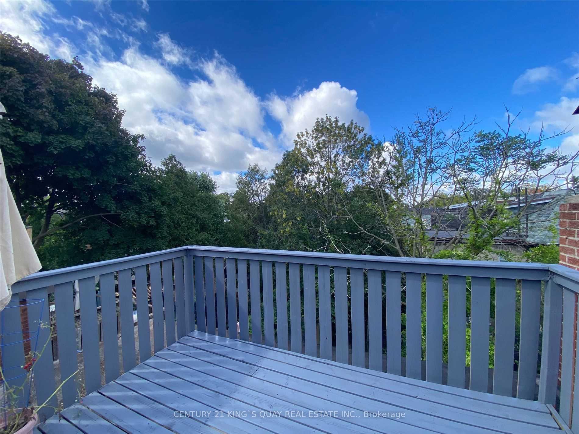 Photo 12 of Unit 3rd Flr, 154 Sorauren Avenue, Toronto, Roncesvalles — HOMEH