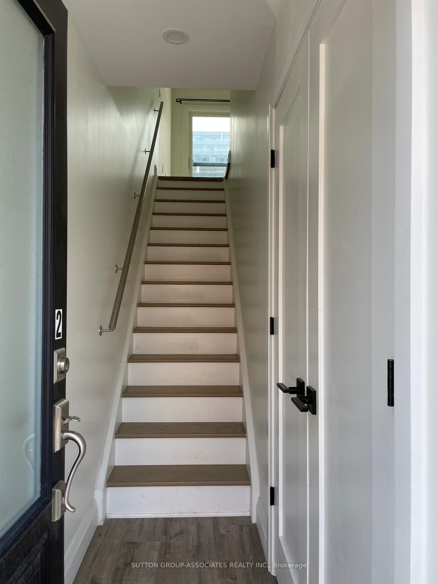 Photo 2 of Unit 2, 9 Whitaker Avenue, Toronto, Niagara — HOMEH