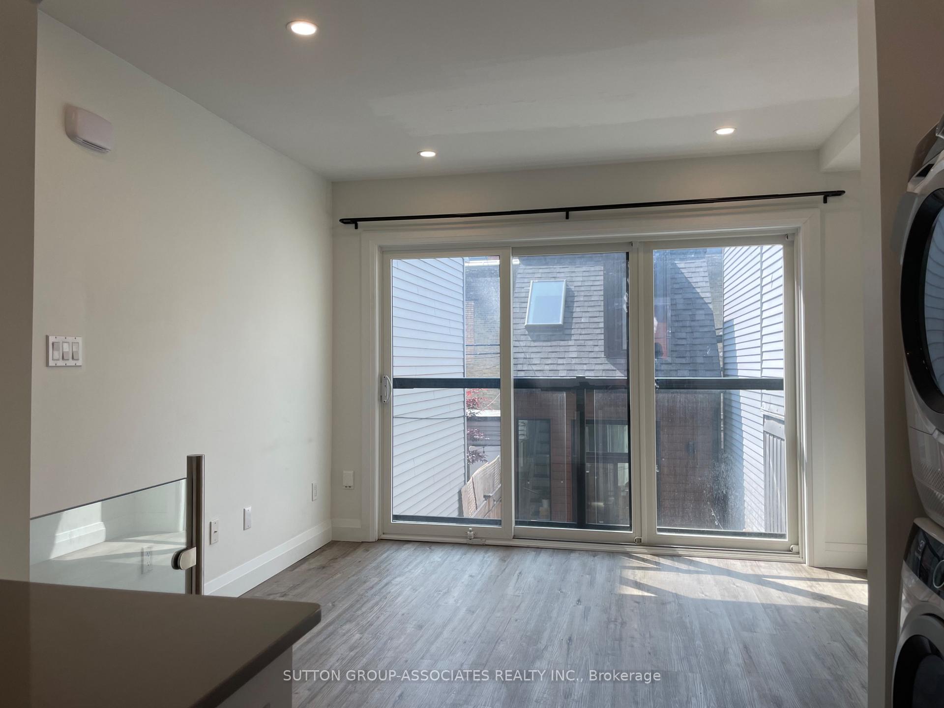 Photo 3 of Unit 2, 9 Whitaker Avenue, Toronto, Niagara — HOMEH