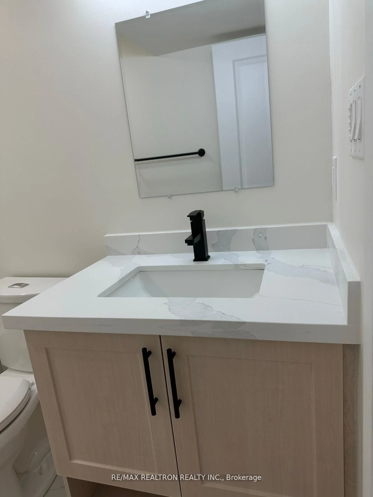 Photo 3 of Unit Bsmnt, 5 Elderslie Crescent, Vaughan, Kleinburg — HOMEH