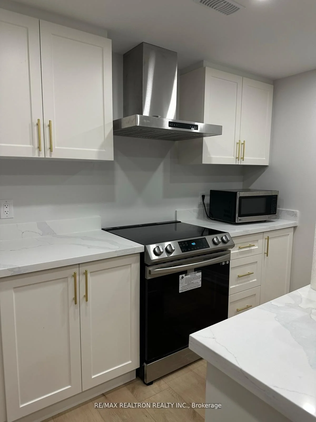 Photo 10 of Unit Bsmnt, 5 Elderslie Crescent, Vaughan, Kleinburg — HOMEH