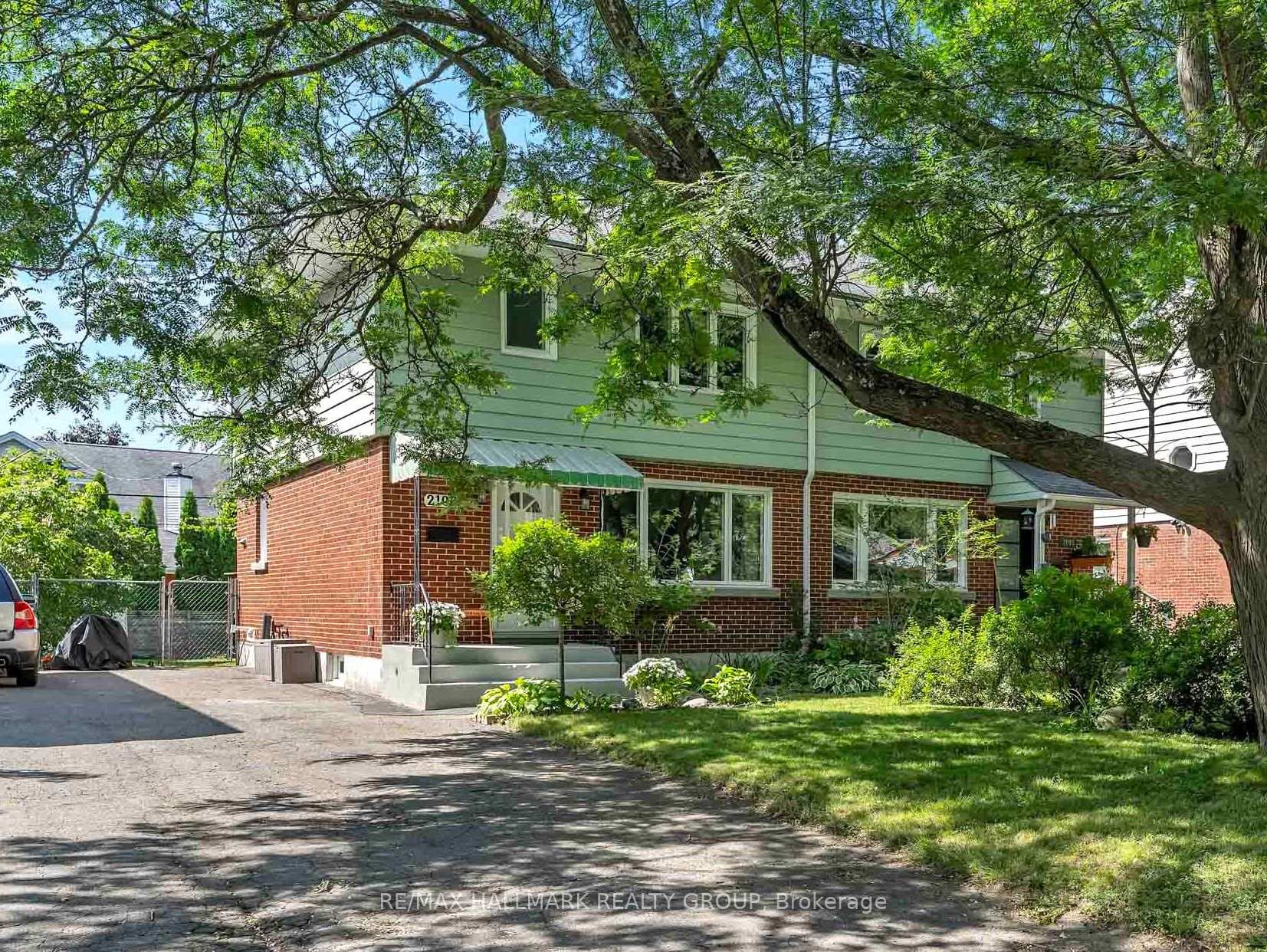Photo 2 of 2100 Blossom Drive, Ottawa, Applewood Acres — HOMEH