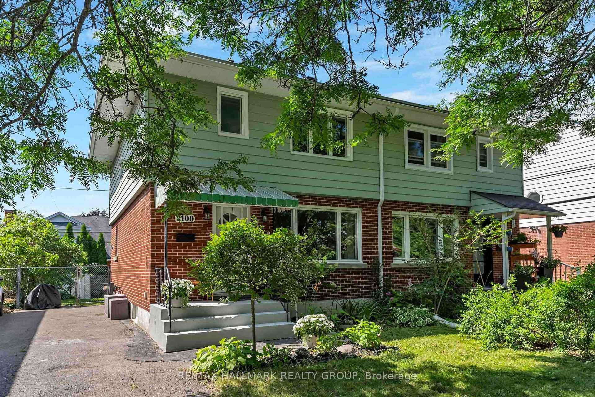 Photo 3 of 2100 Blossom Drive, Ottawa, Applewood Acres — HOMEH