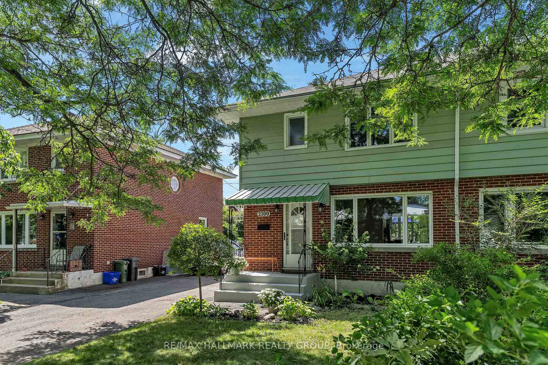 Photo 4 of 2100 Blossom Drive, Ottawa, Applewood Acres — HOMEH